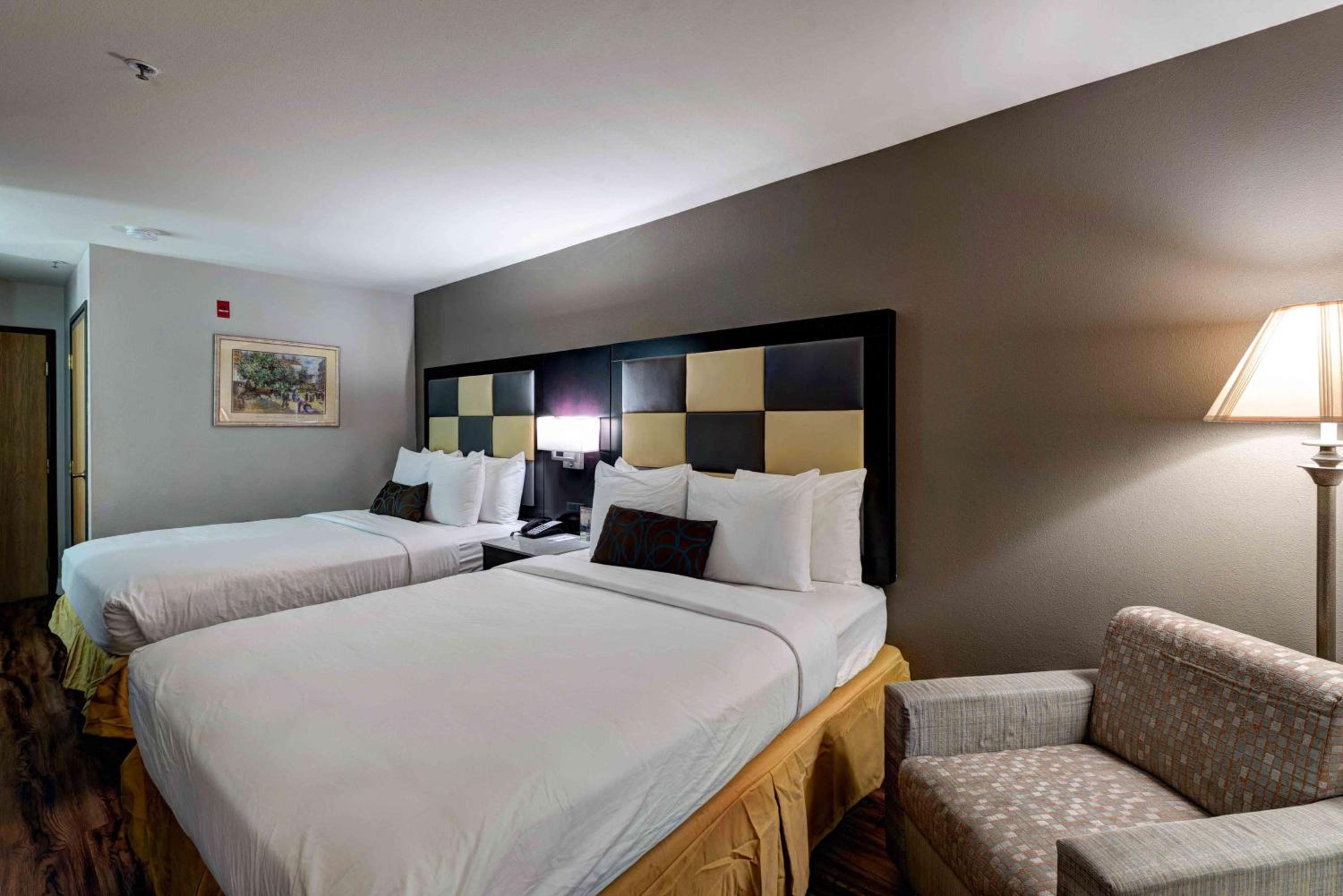 Queen Room with Two Queen Beds - Photo 1