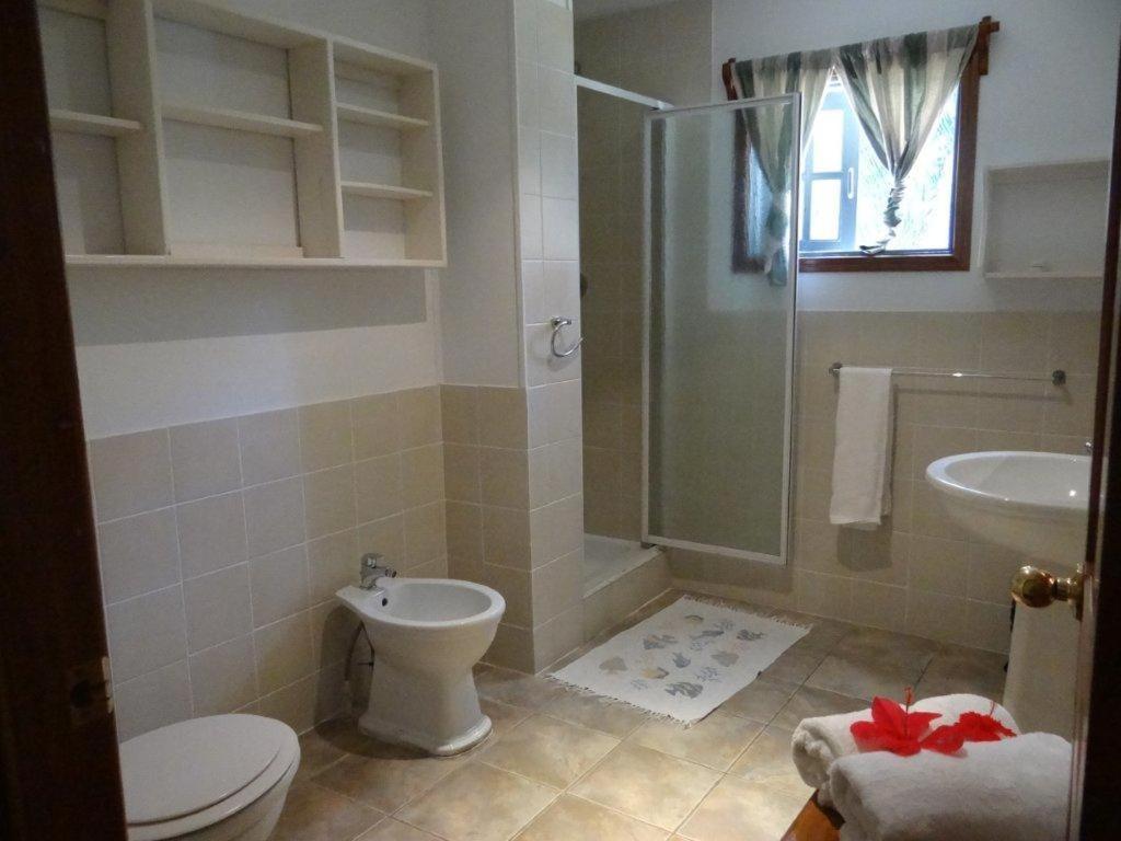 Three-Bedroom Bungalow photo 2