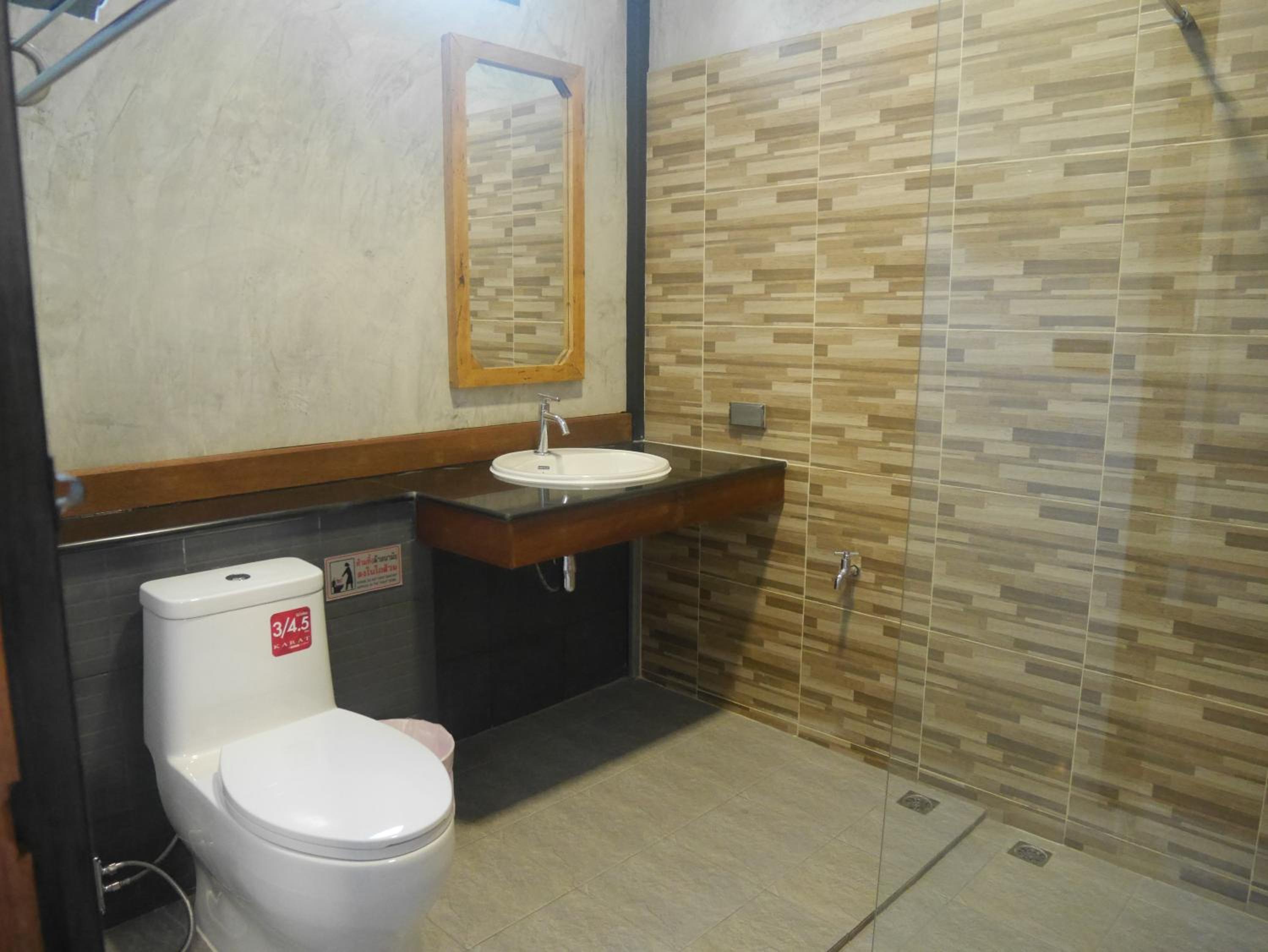 Studio Apartment - Photo 8