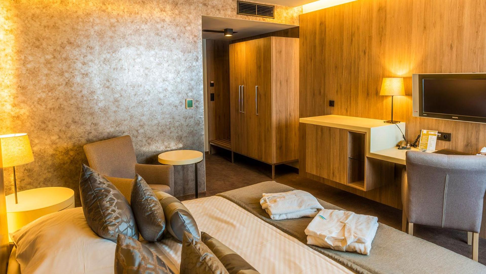 Standard Double Room - Photo 7