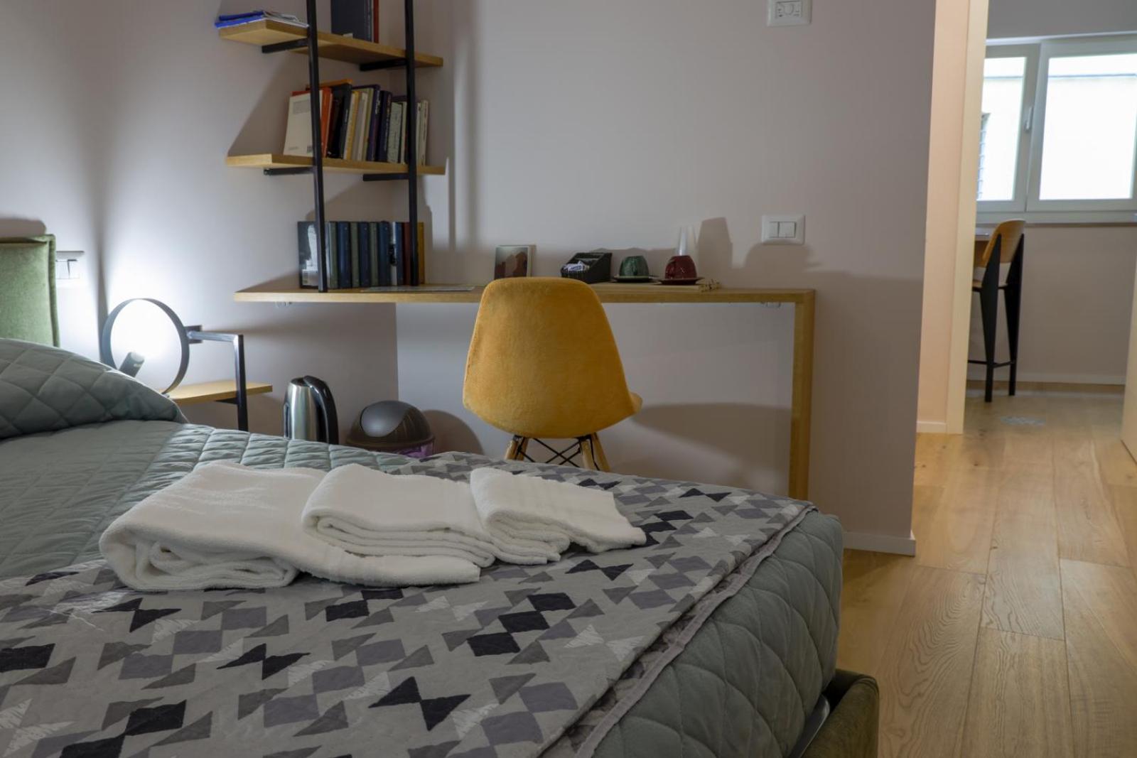 Deluxe Double Room - Photo 9
