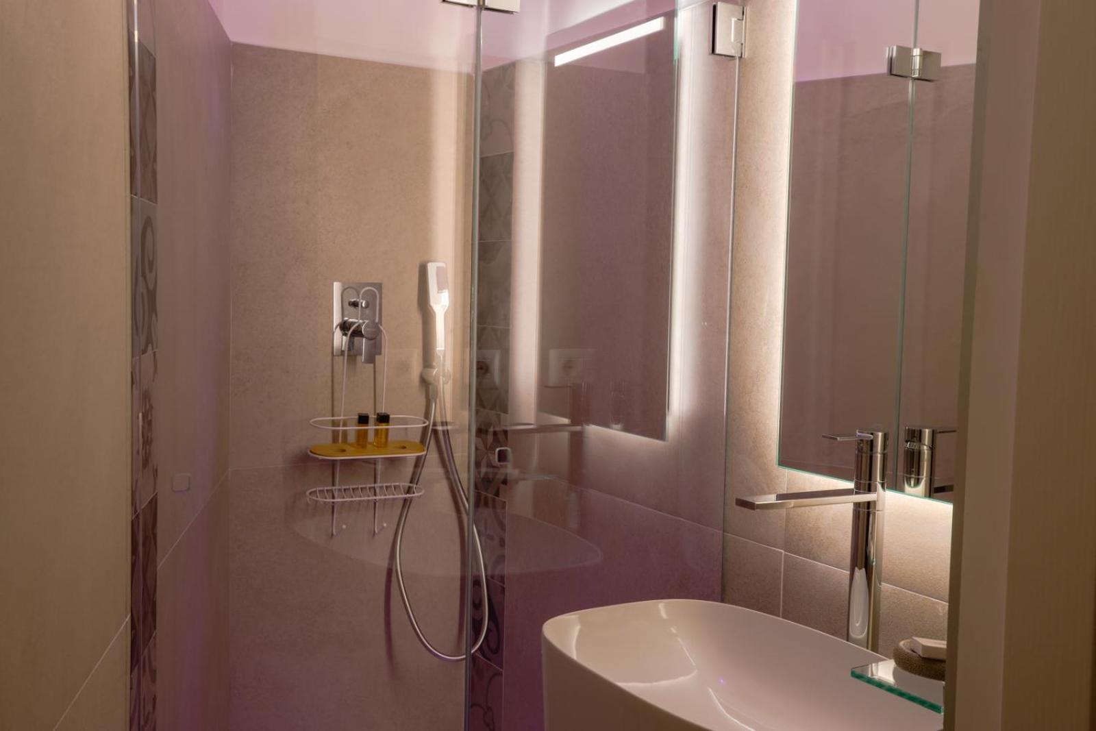 Deluxe Double Room - Photo 3