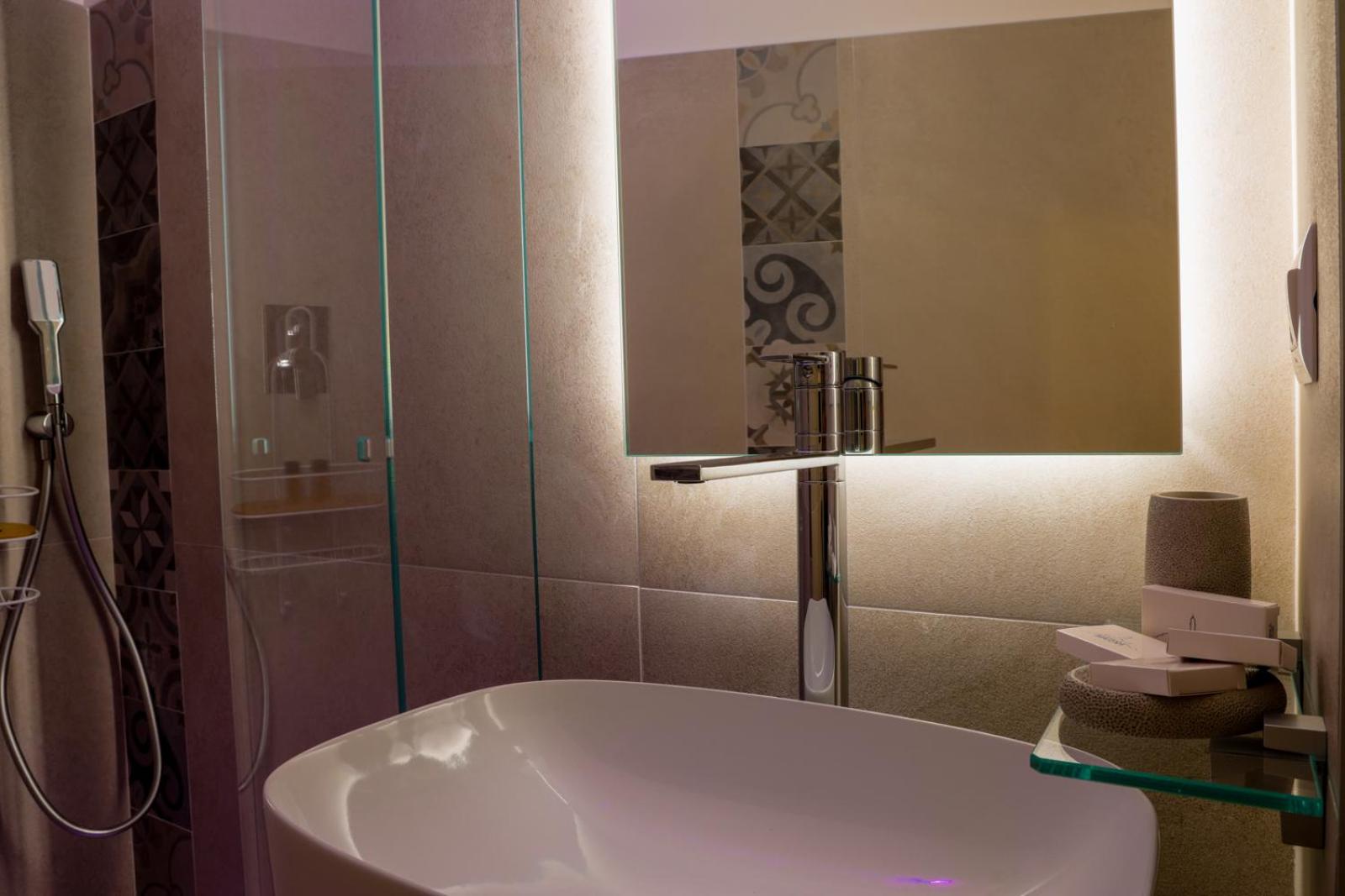Deluxe Double Room - Photo 5