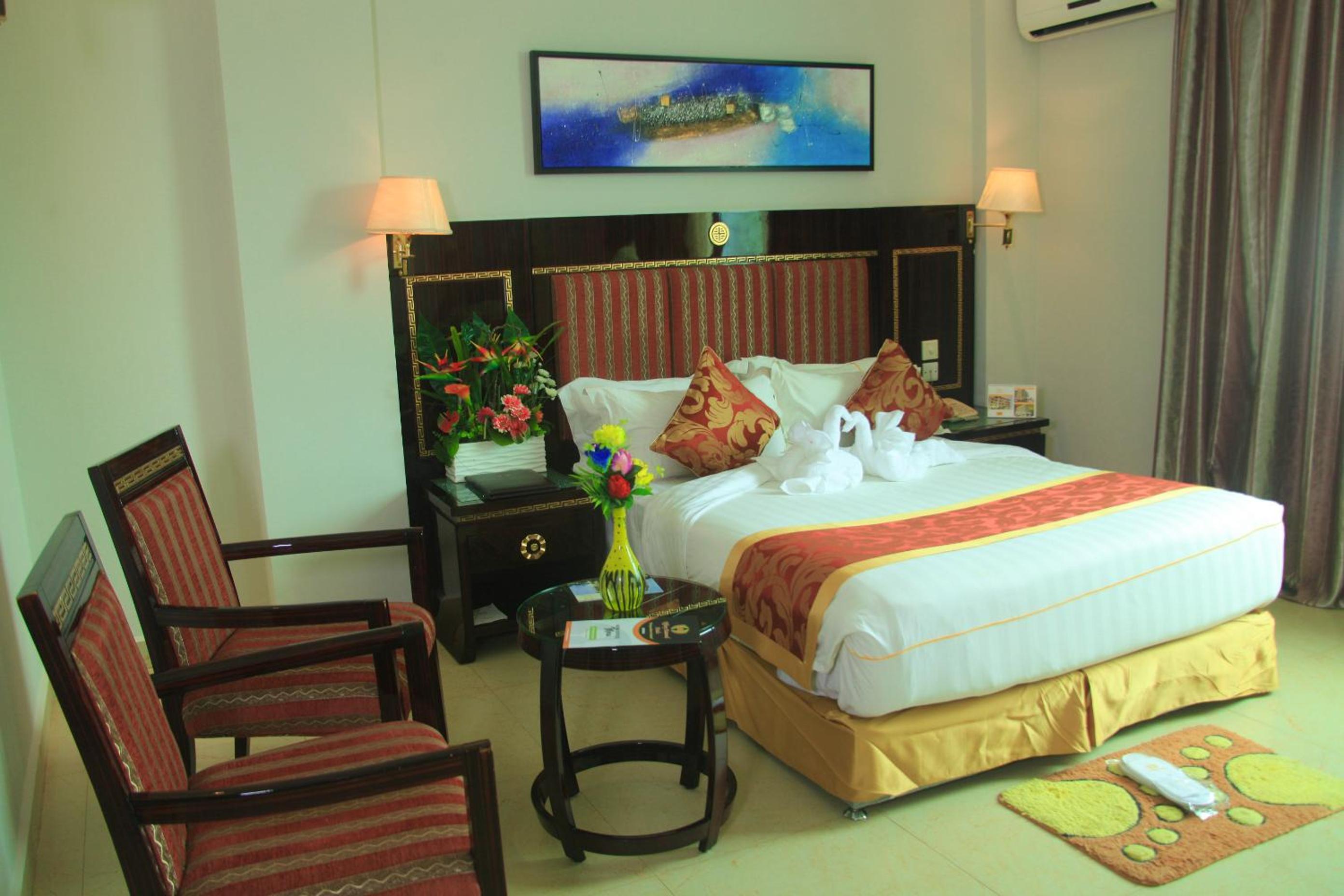 Deluxe Double Room (2 Adults + 1 Child) photo 2