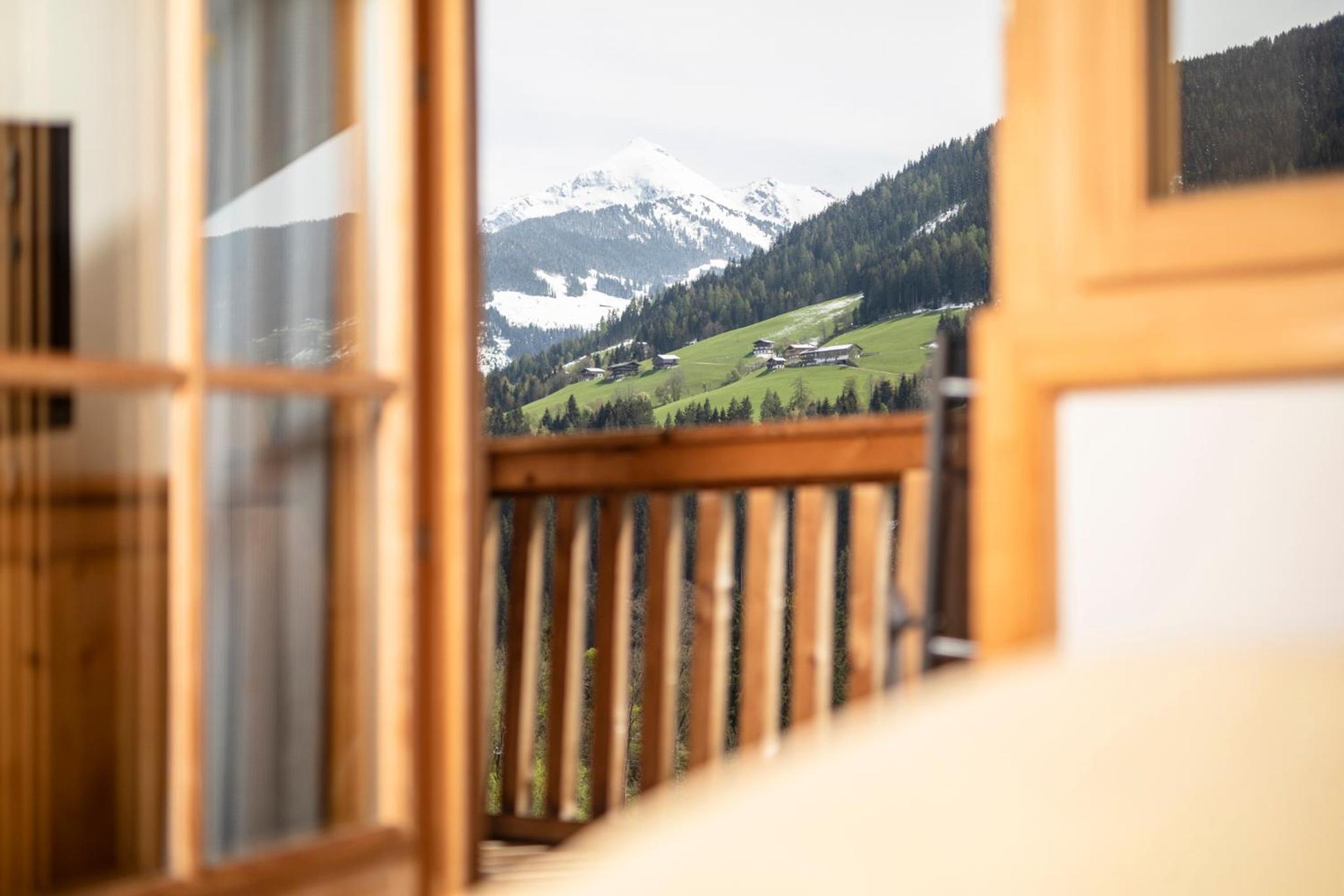 Three-Bedroom Apartment with Balcony photo 2