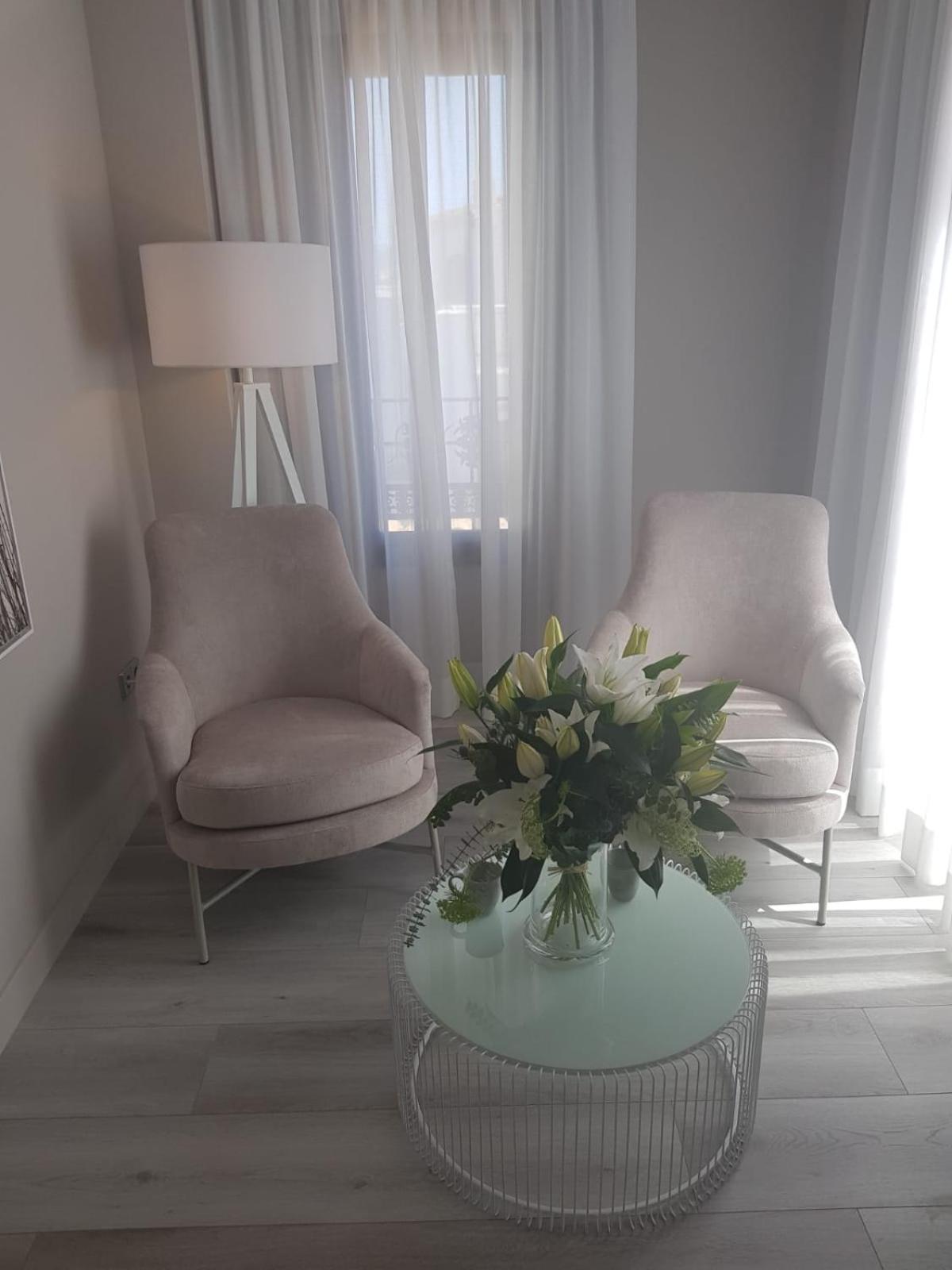 Executive Suite - Photo 13