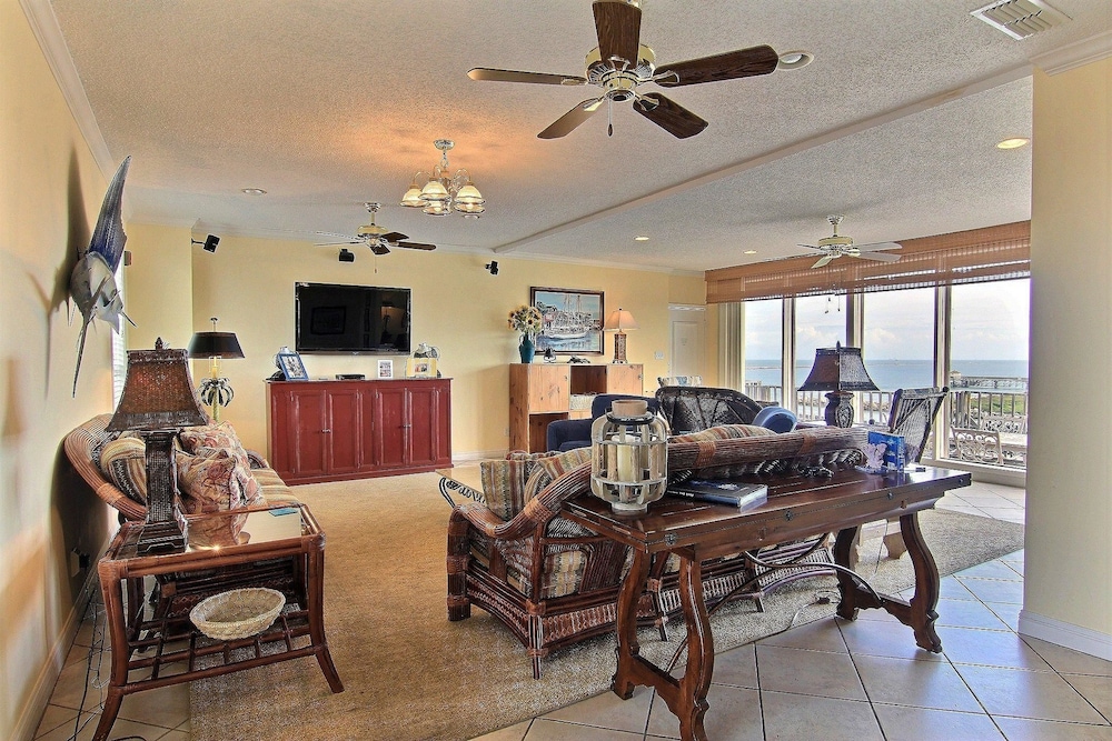 House, 4 Bedrooms photo 2