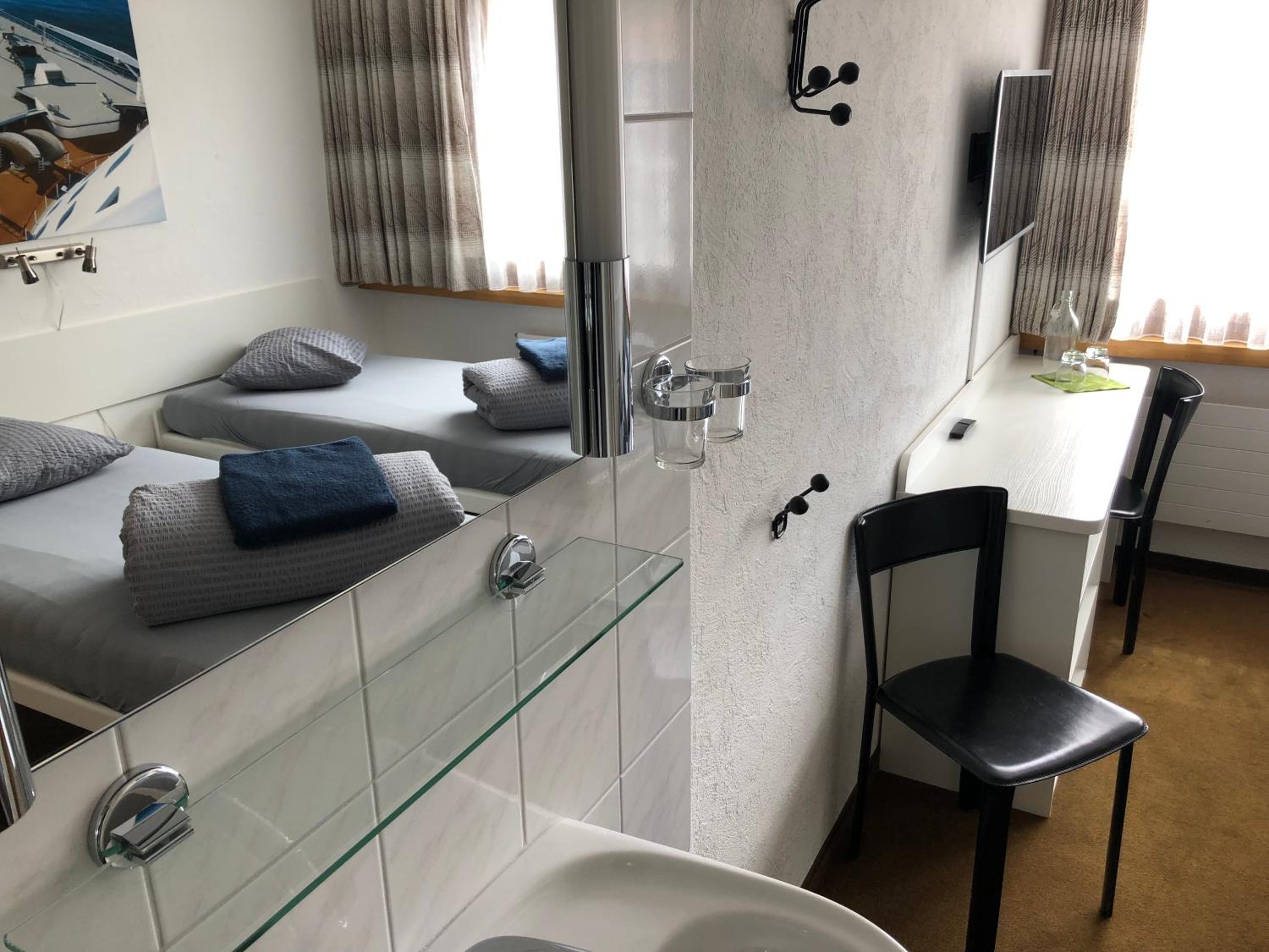 Standard Double Room - Photo 4