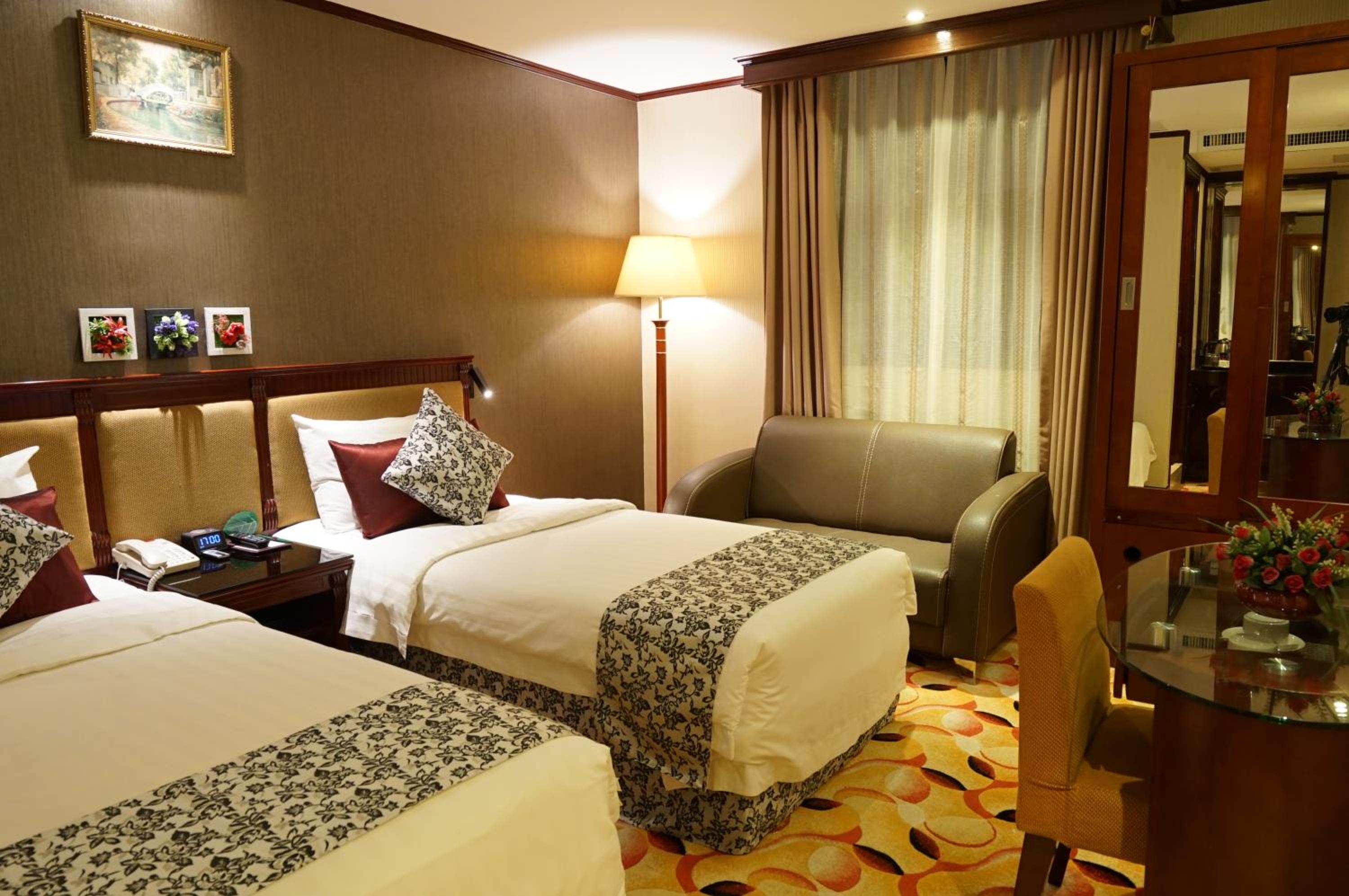 Standard Twin Room - Photo 9