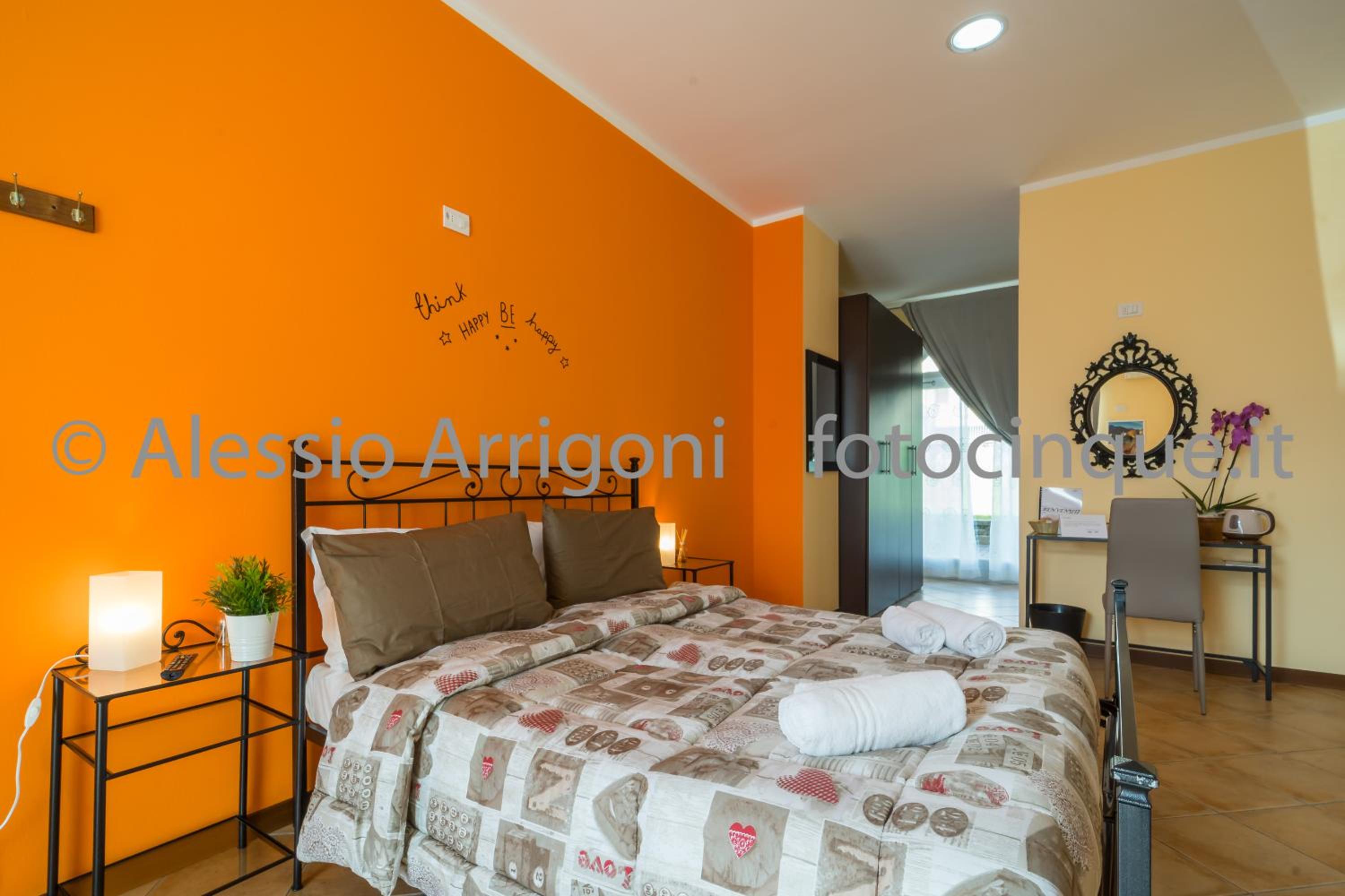 King Room with Lake View - Photo 5
