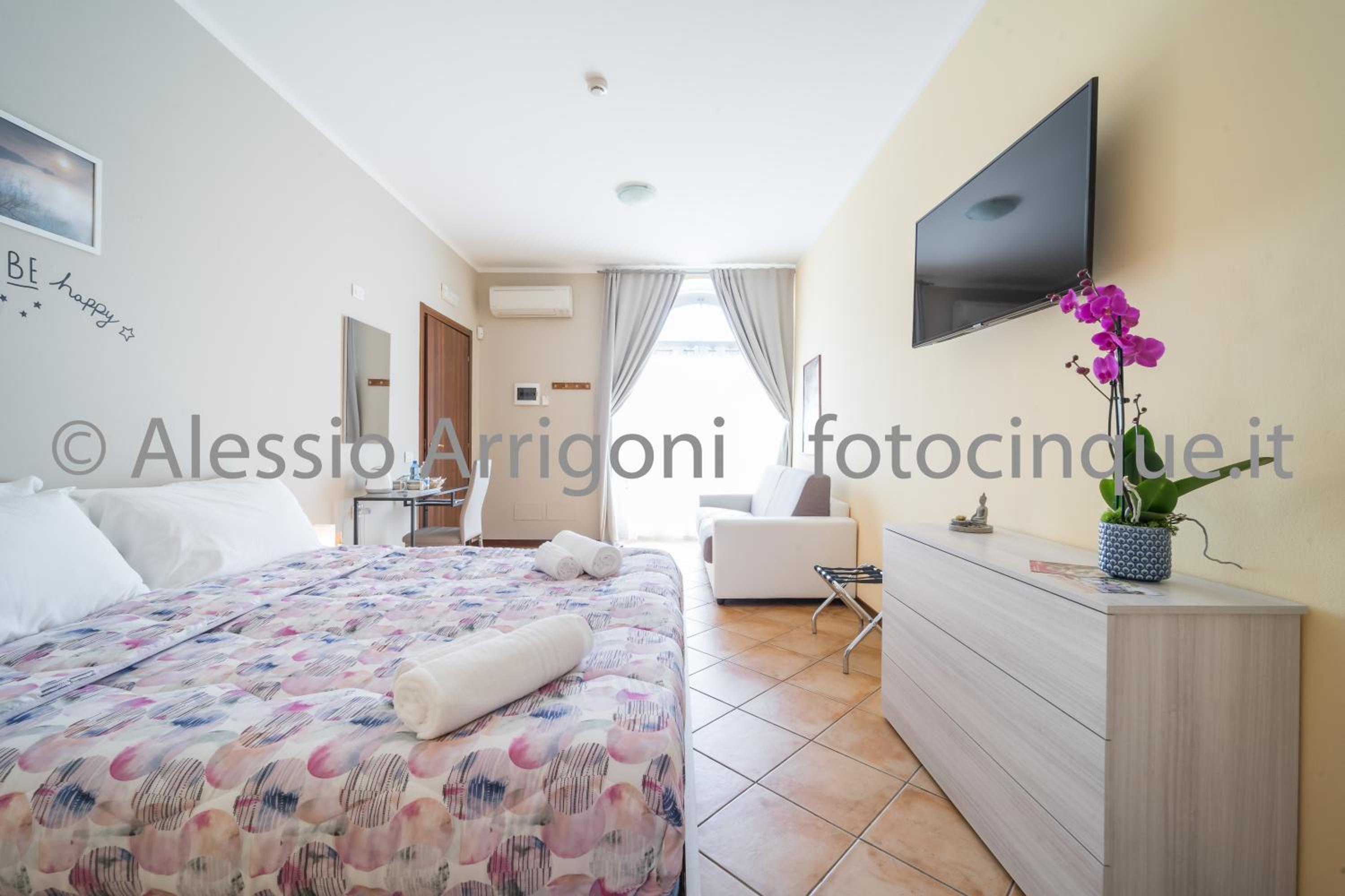 Double Room with Lake View - Photo 4