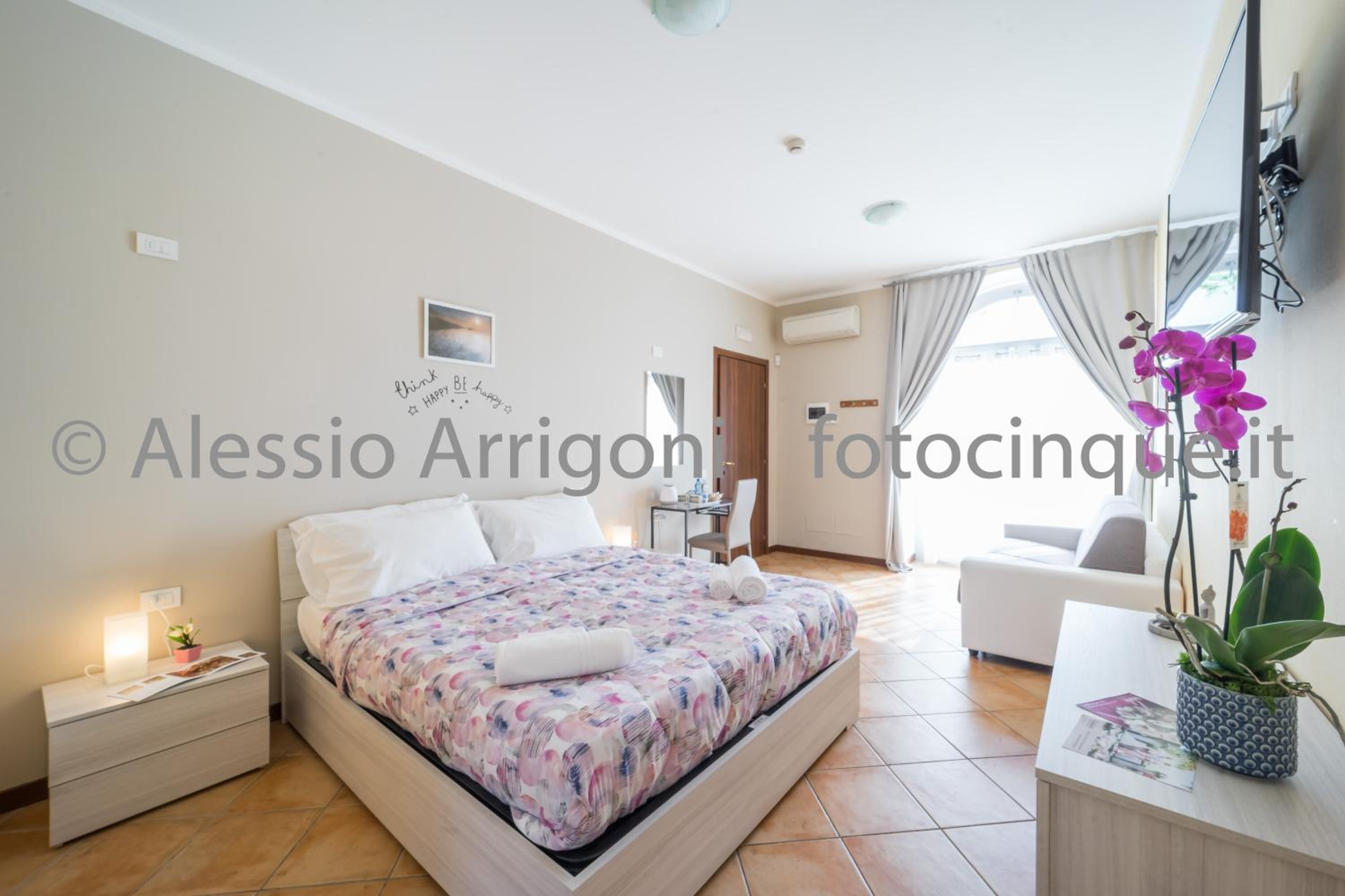 Double Room with Lake View - Photo 5