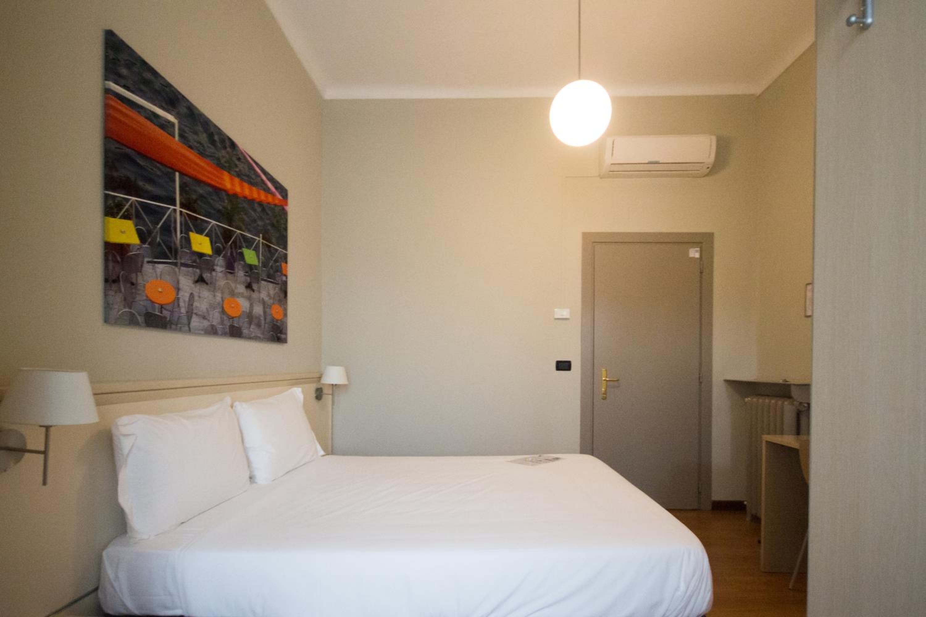 Double Room - Photo 9