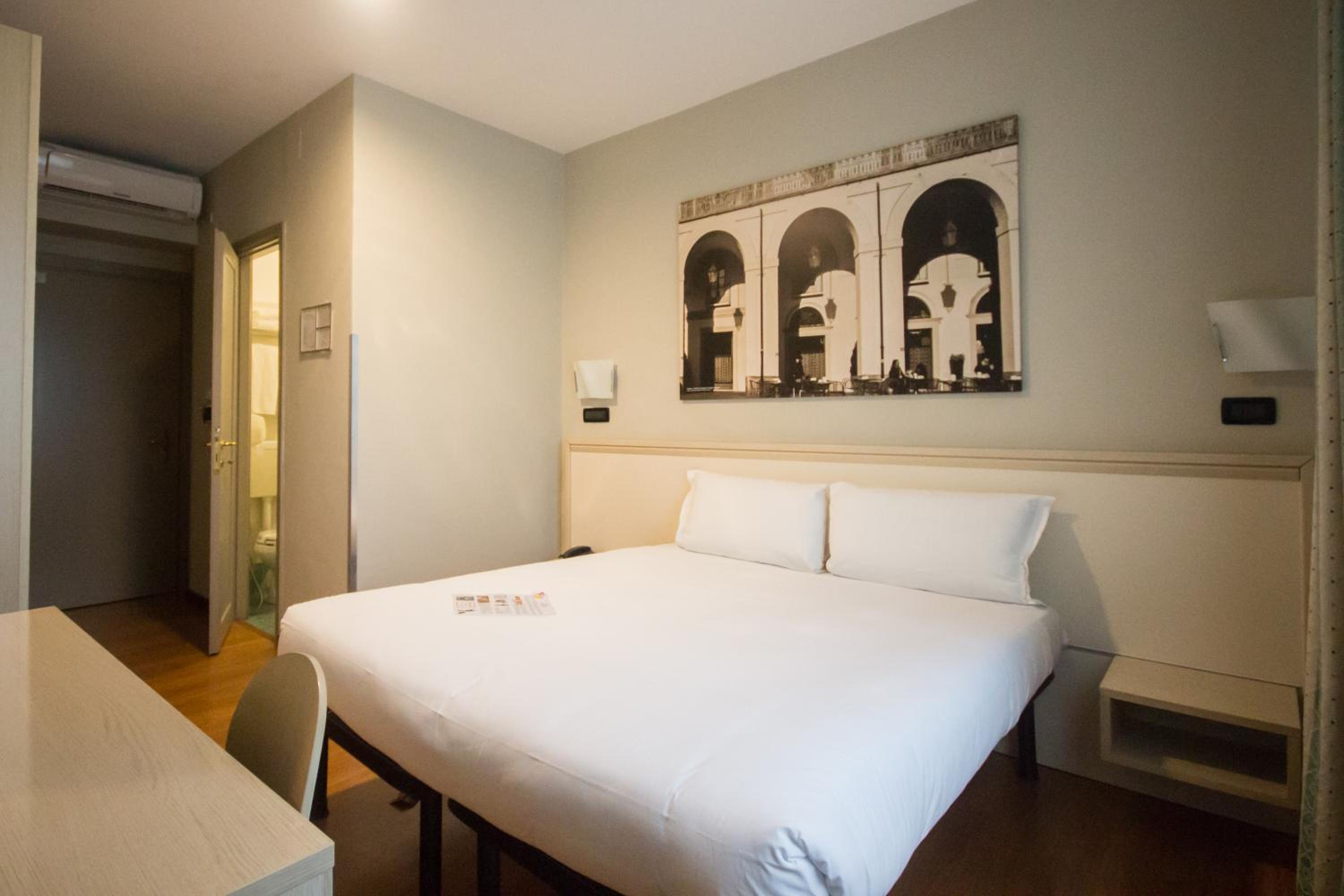 Double Room - Photo 8