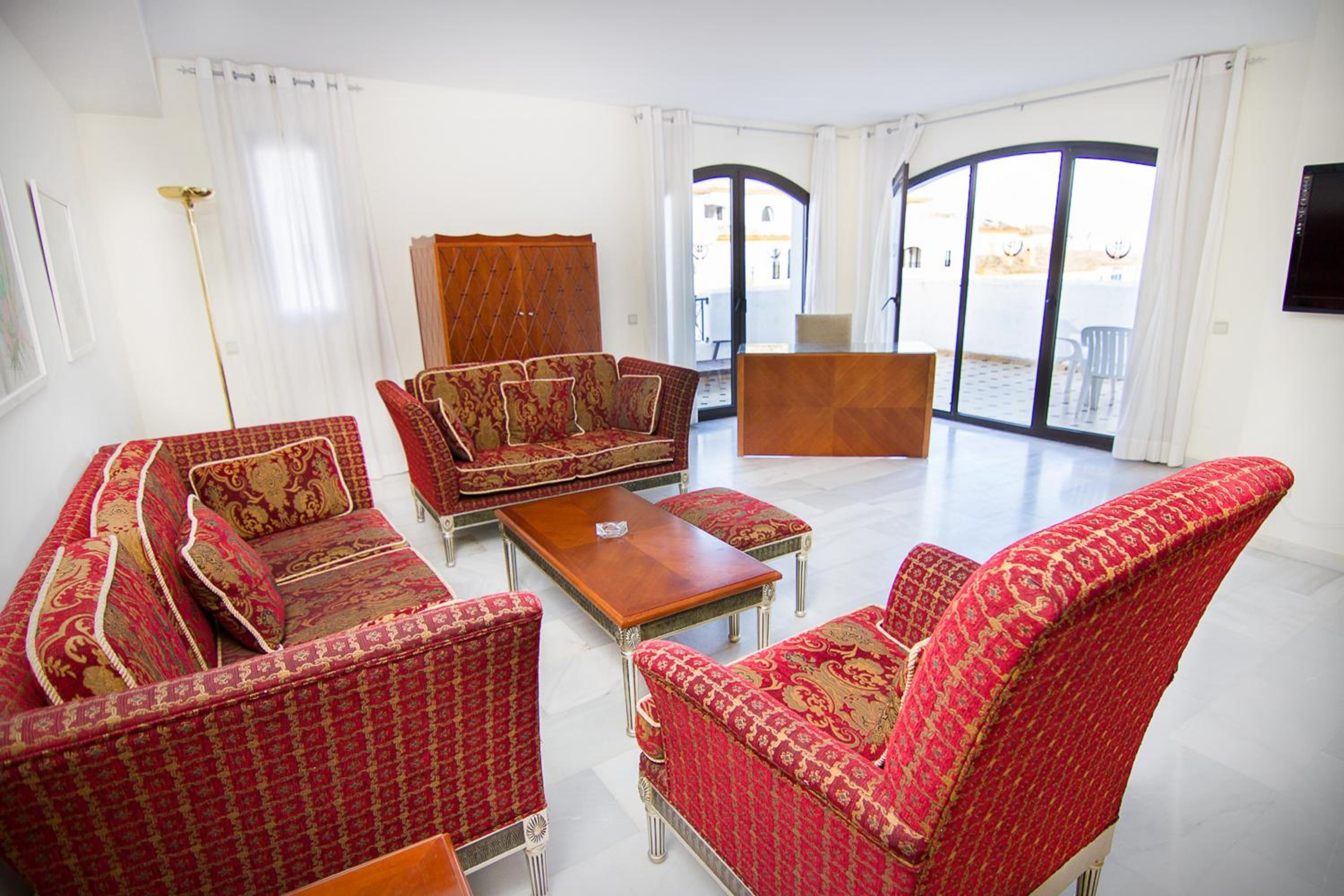Two-Bedroom Apartment (4 Adults) - Photo 2