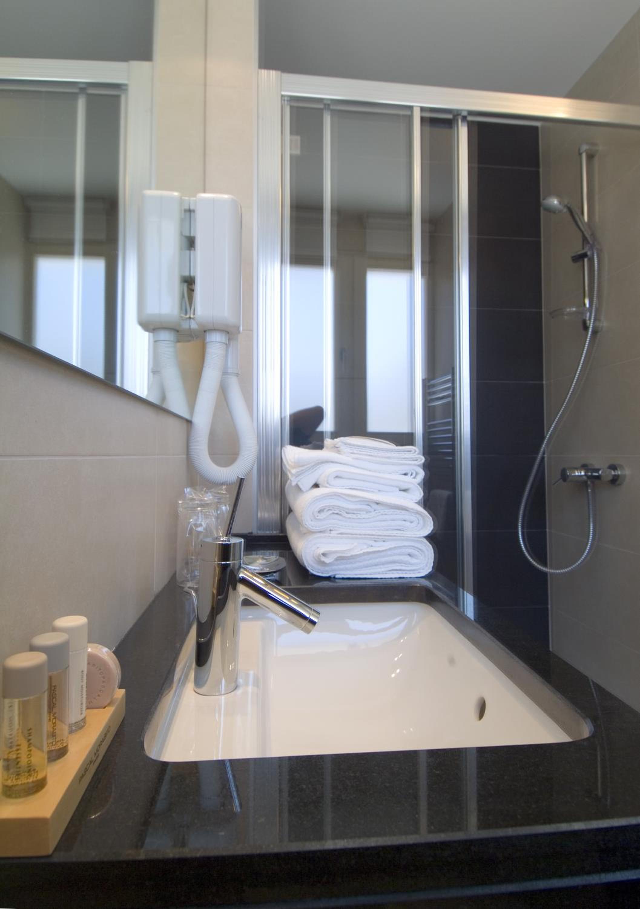 Superior Double or Twin Room - Main Building photo 3