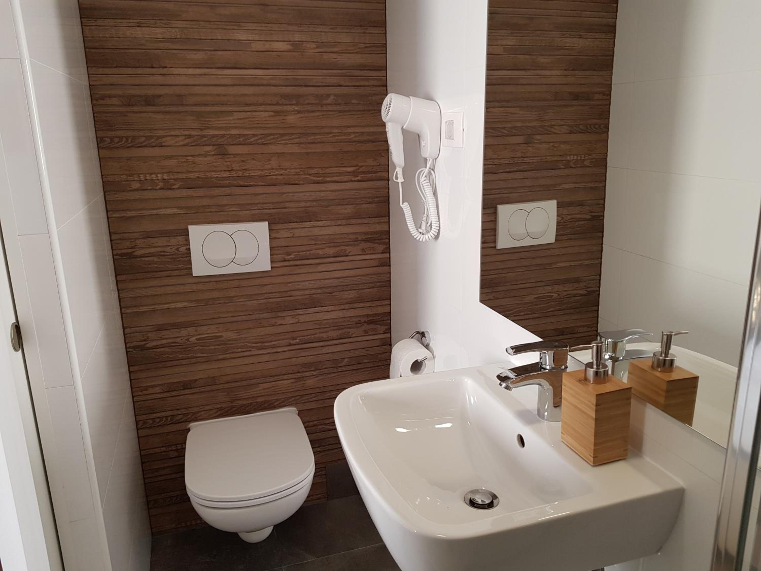 Double Room - Photo 13