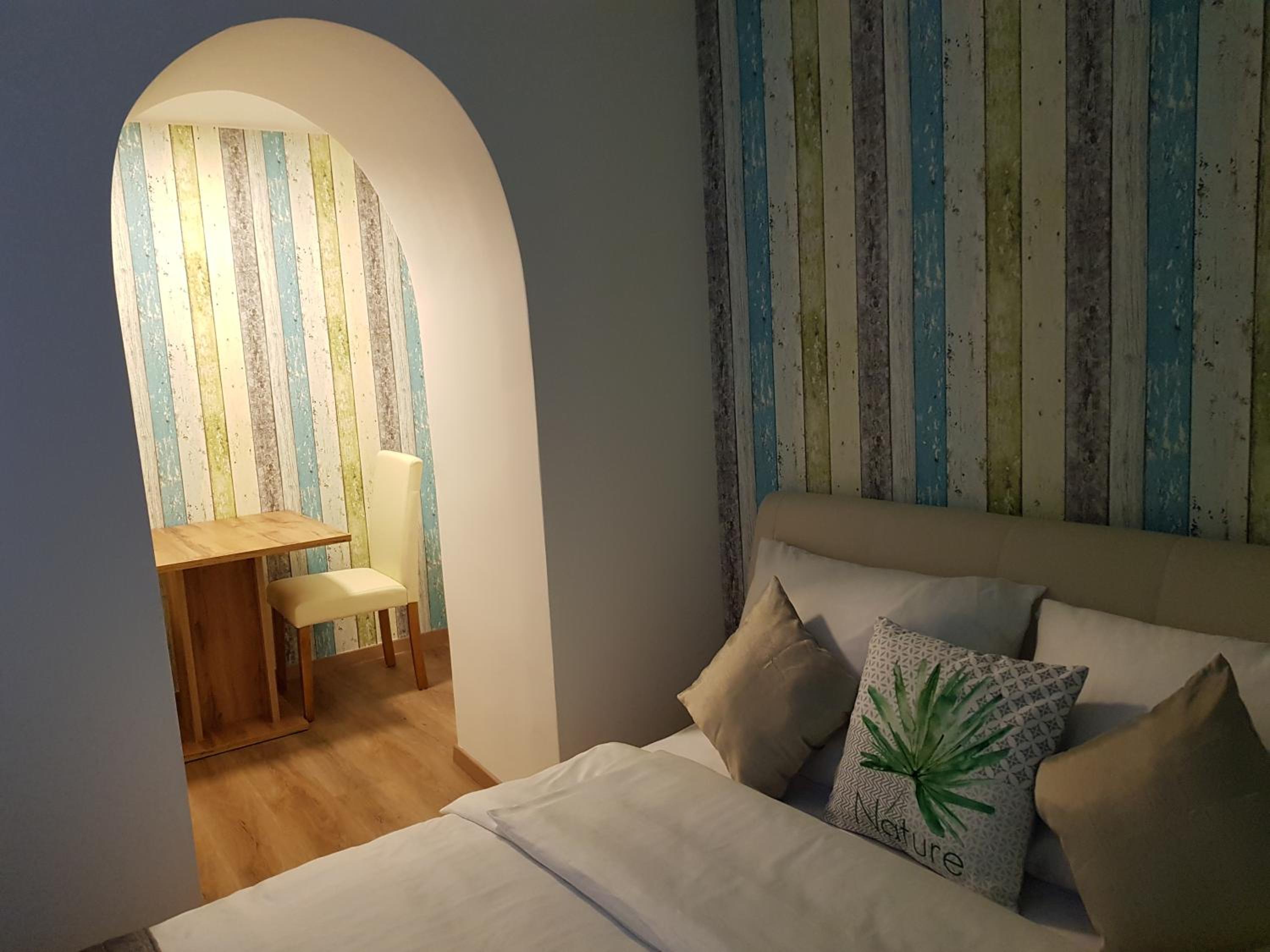 Double Room - Photo 8