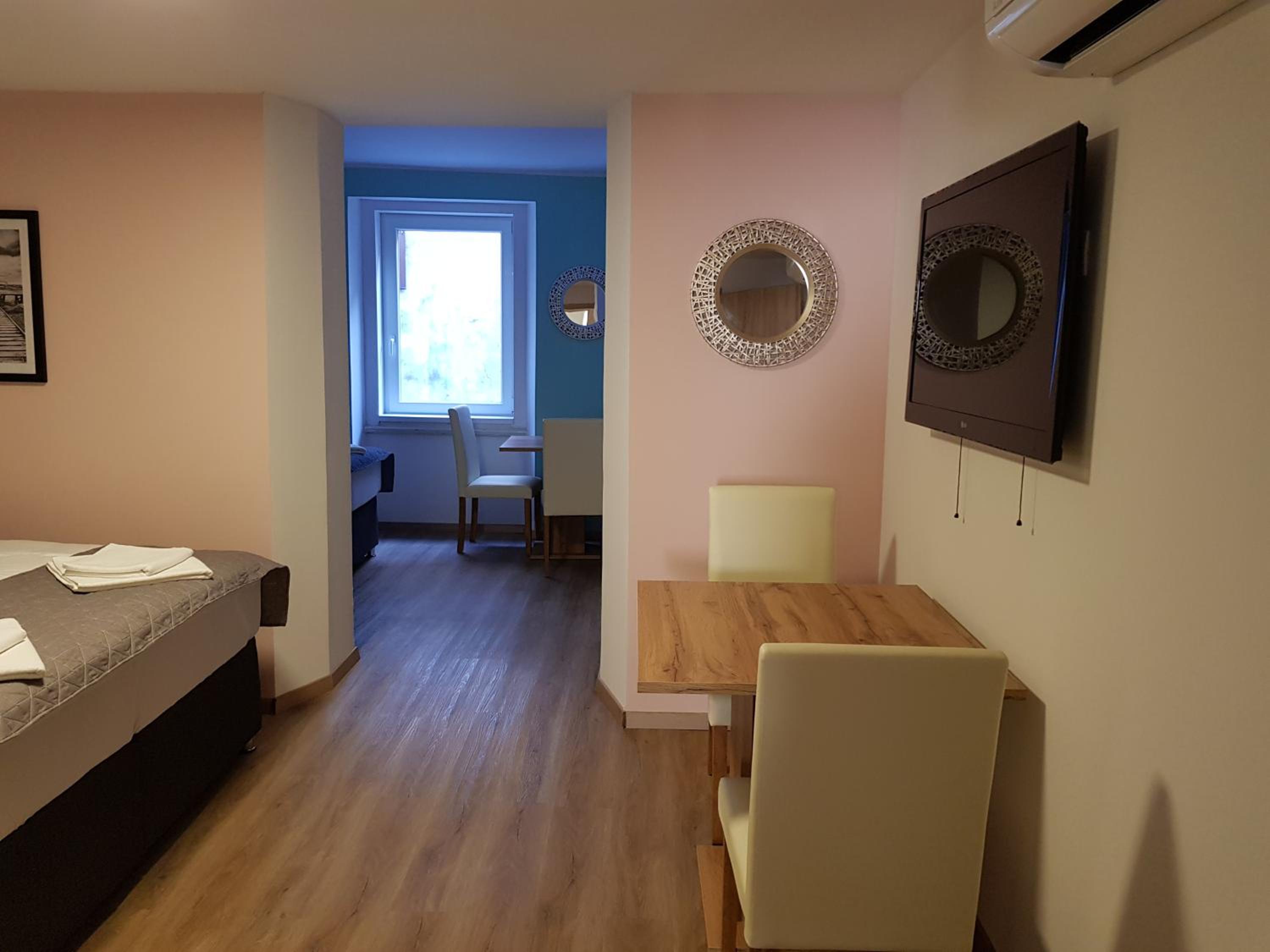 Quadruple Room - Photo 4