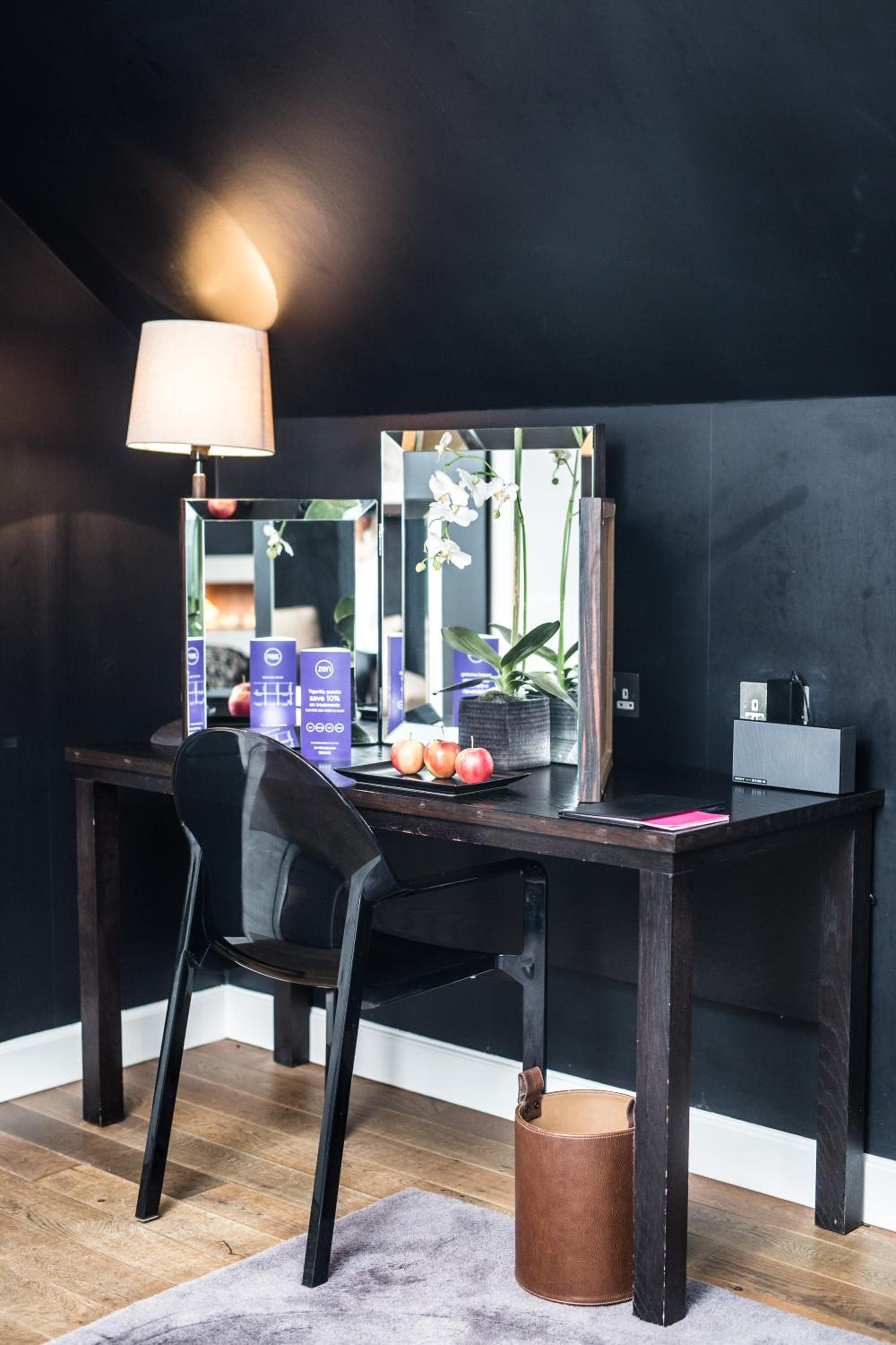 Black Suite - Photo 2