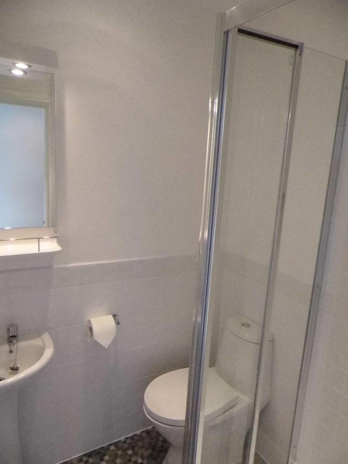 Single Room with Private Bathroom photo 2
