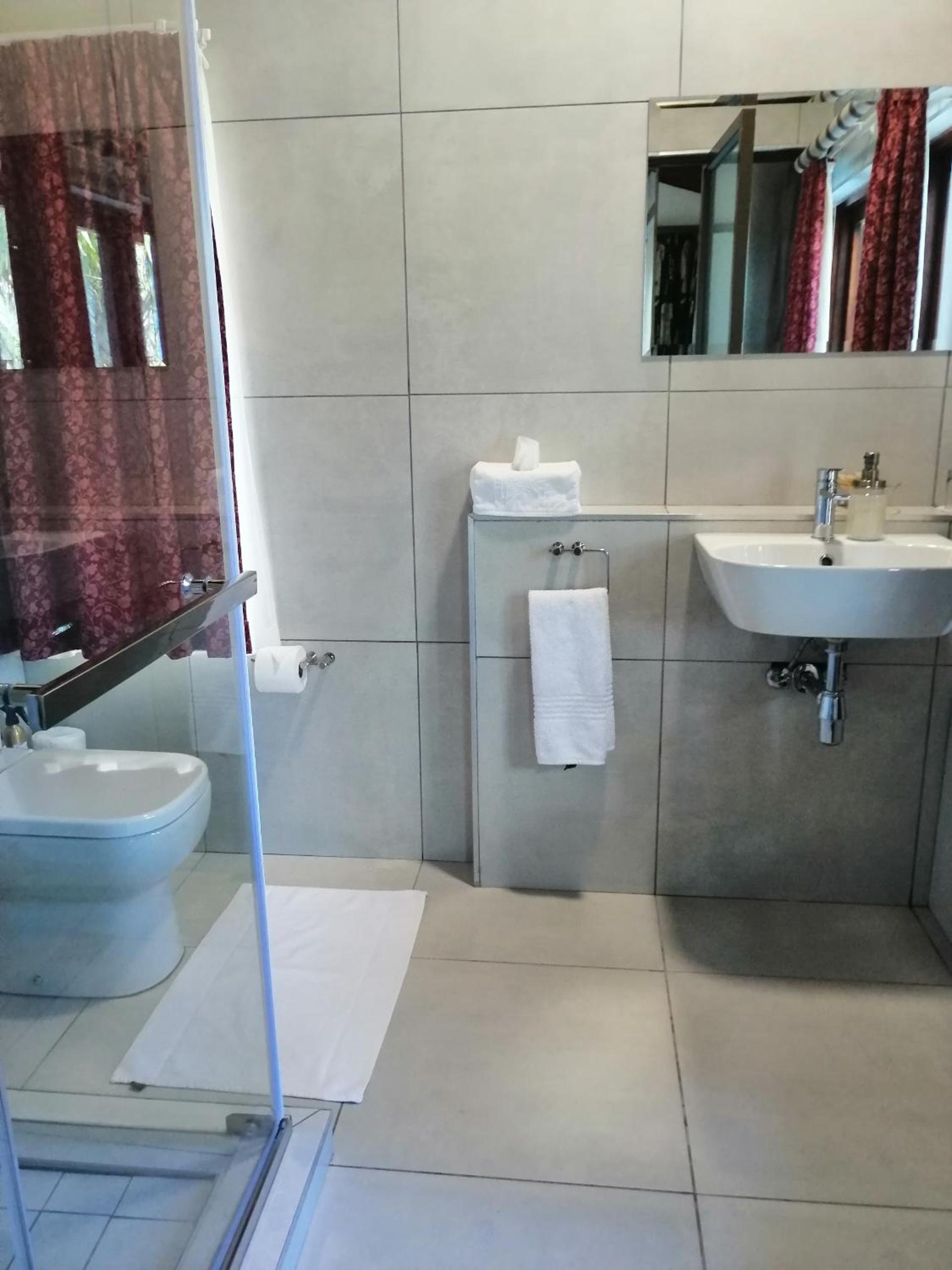 Deluxe Queen Room - Photo 4