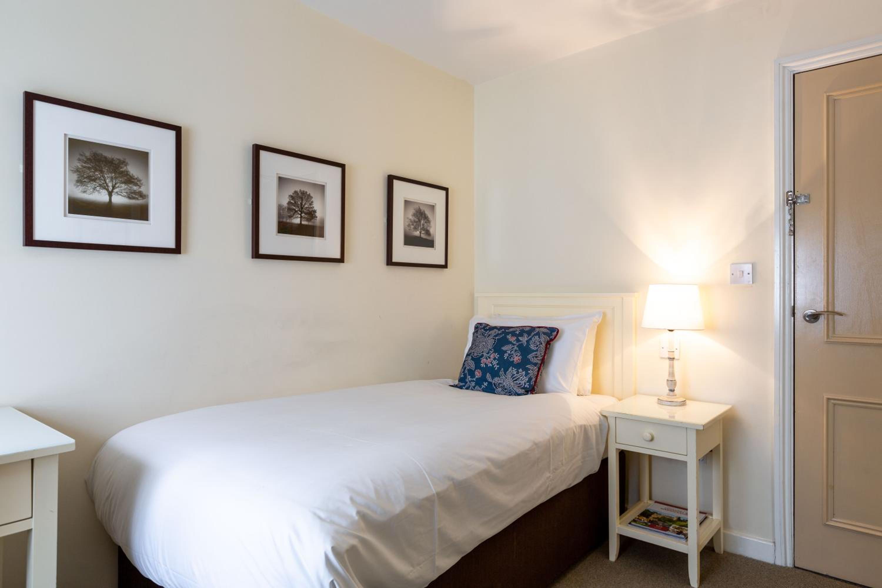 Single Room photo 2