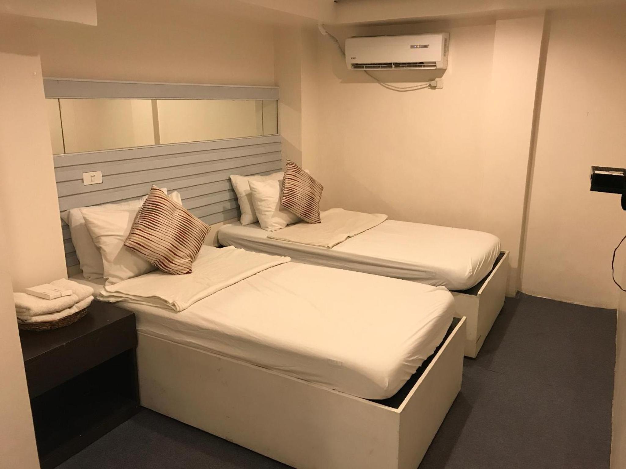 Deluxe Twin Room photo 3