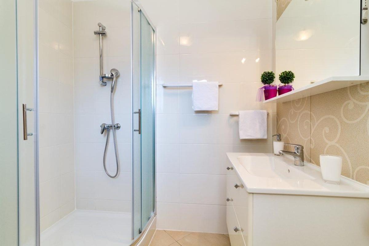 Three-Bedroom Holiday Home  photo 2