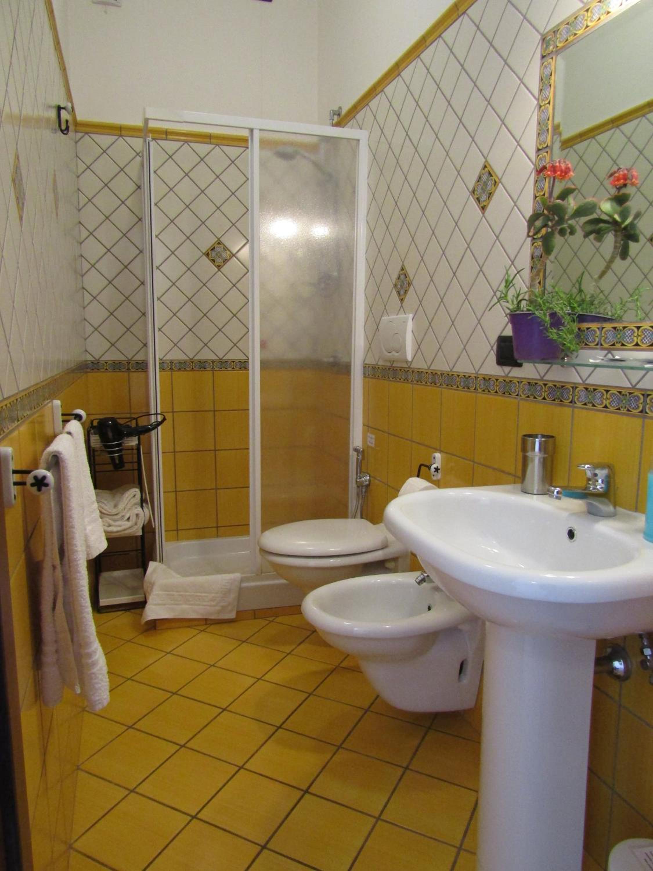 Standard  Double Room - Photo 12