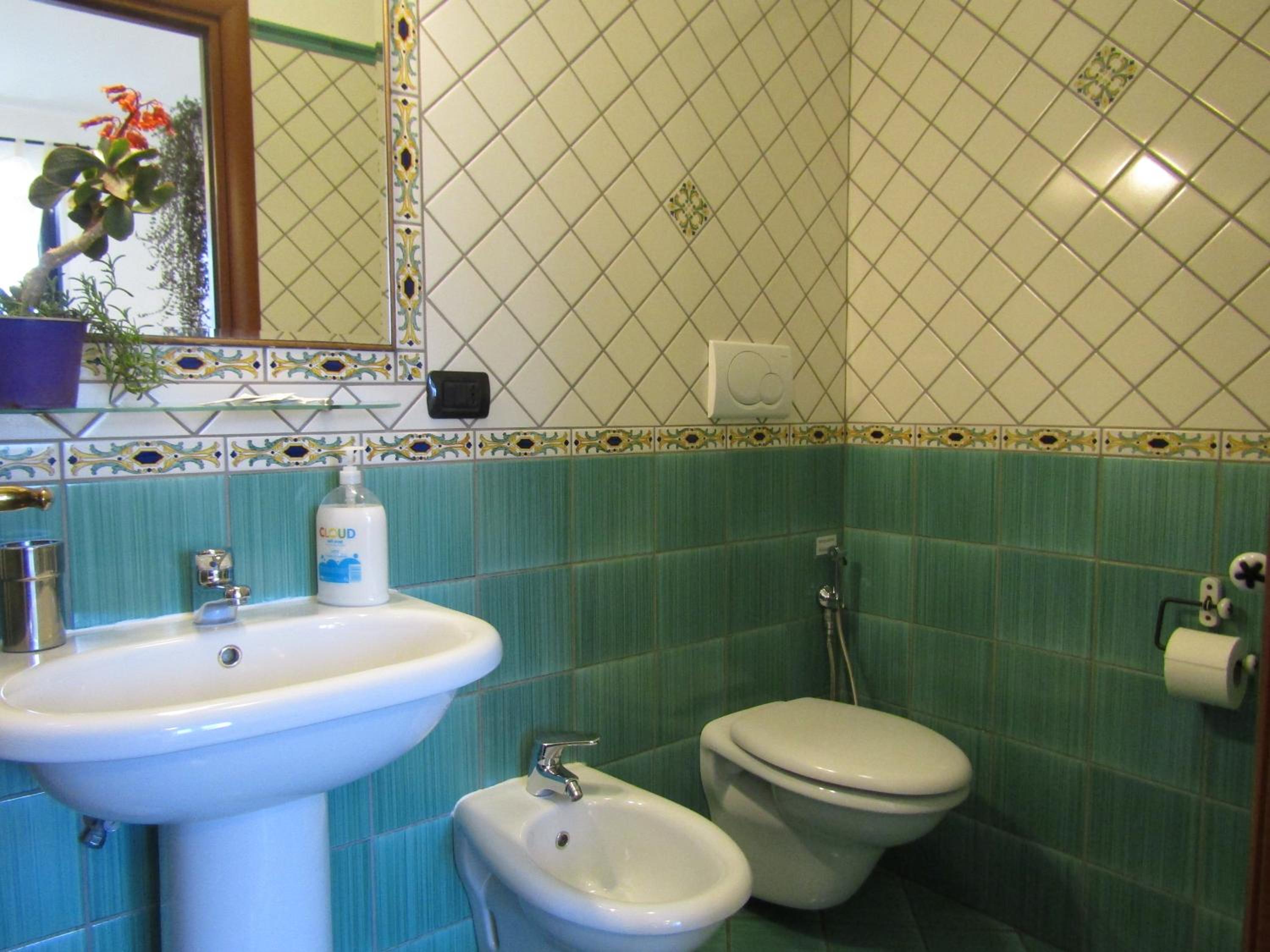 Standard  Double Room - Photo 8