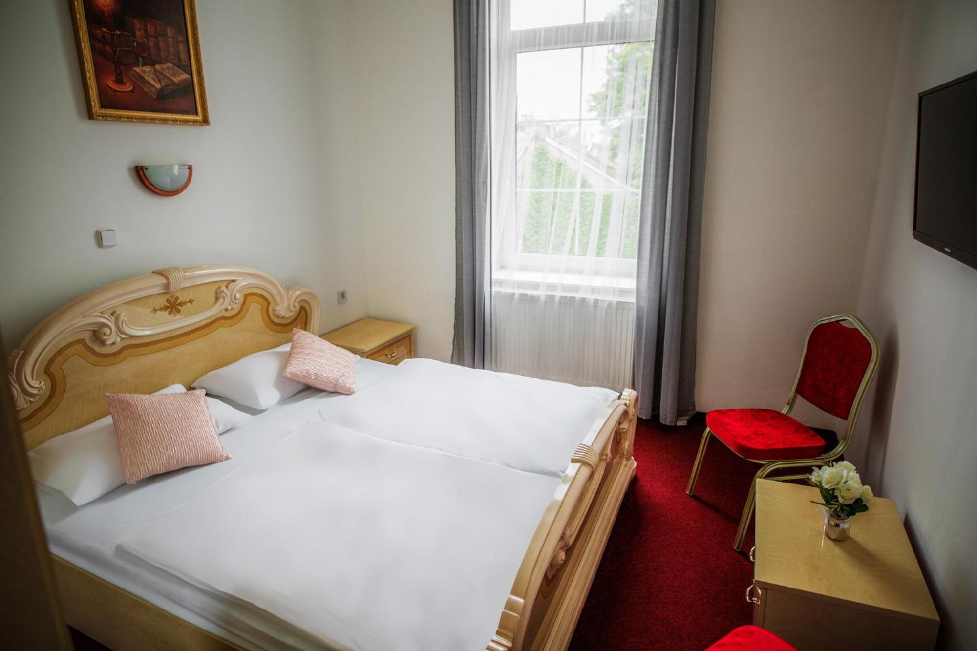 Queen Room photo 3