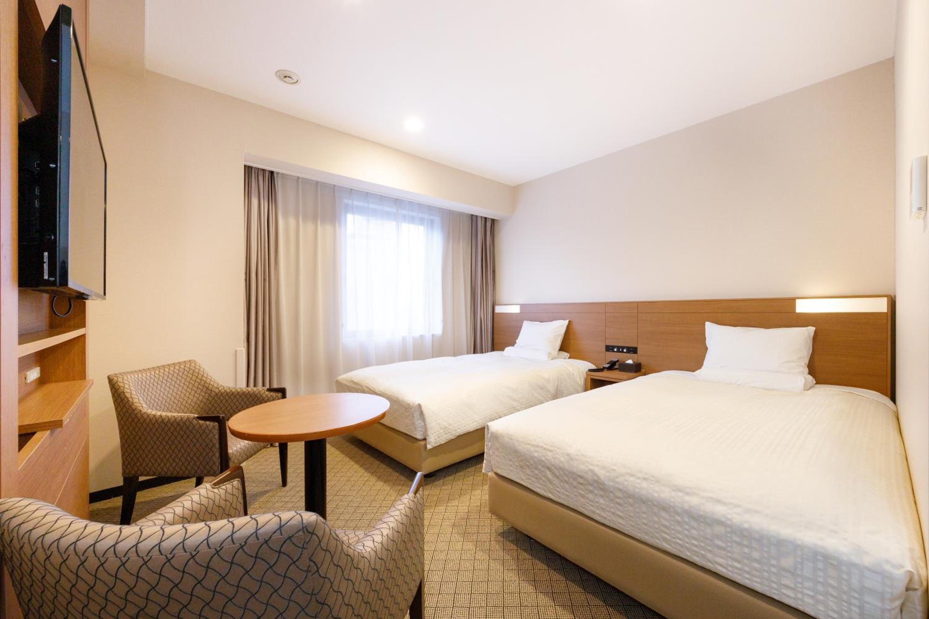 Twin Room (2 Adult) - Smoking photo 1