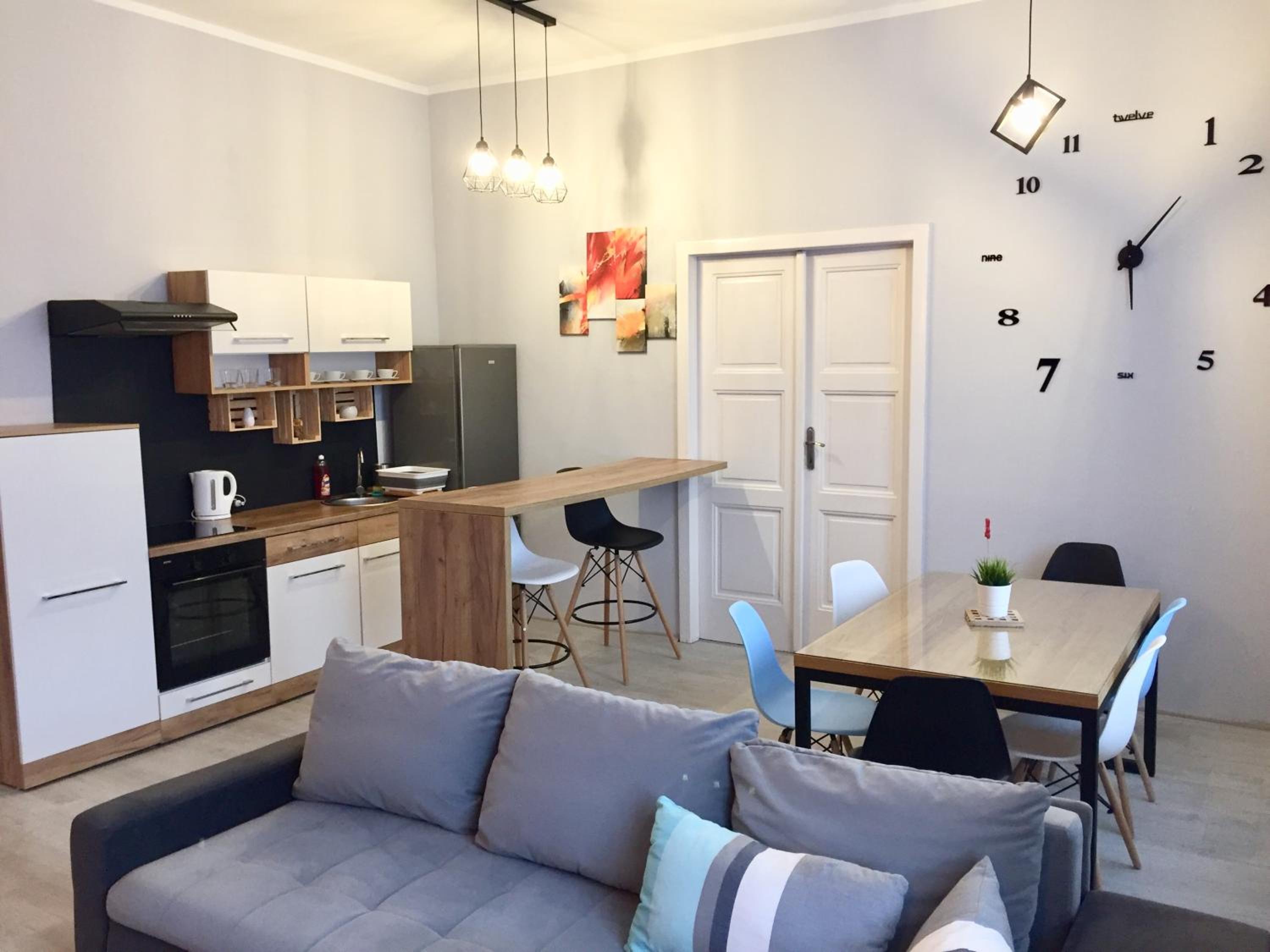 One-Bedroom Apartment - Photo 1