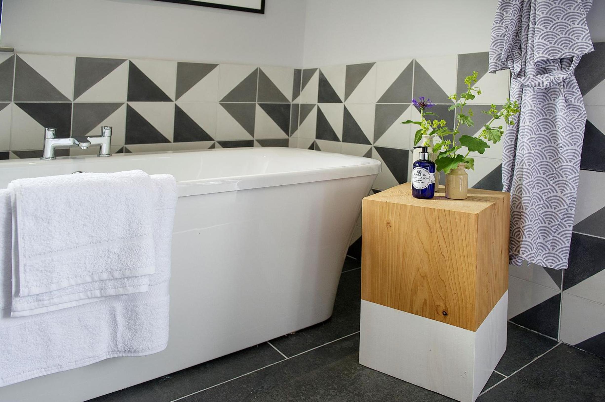 Double Room with Balcony - Photo 2