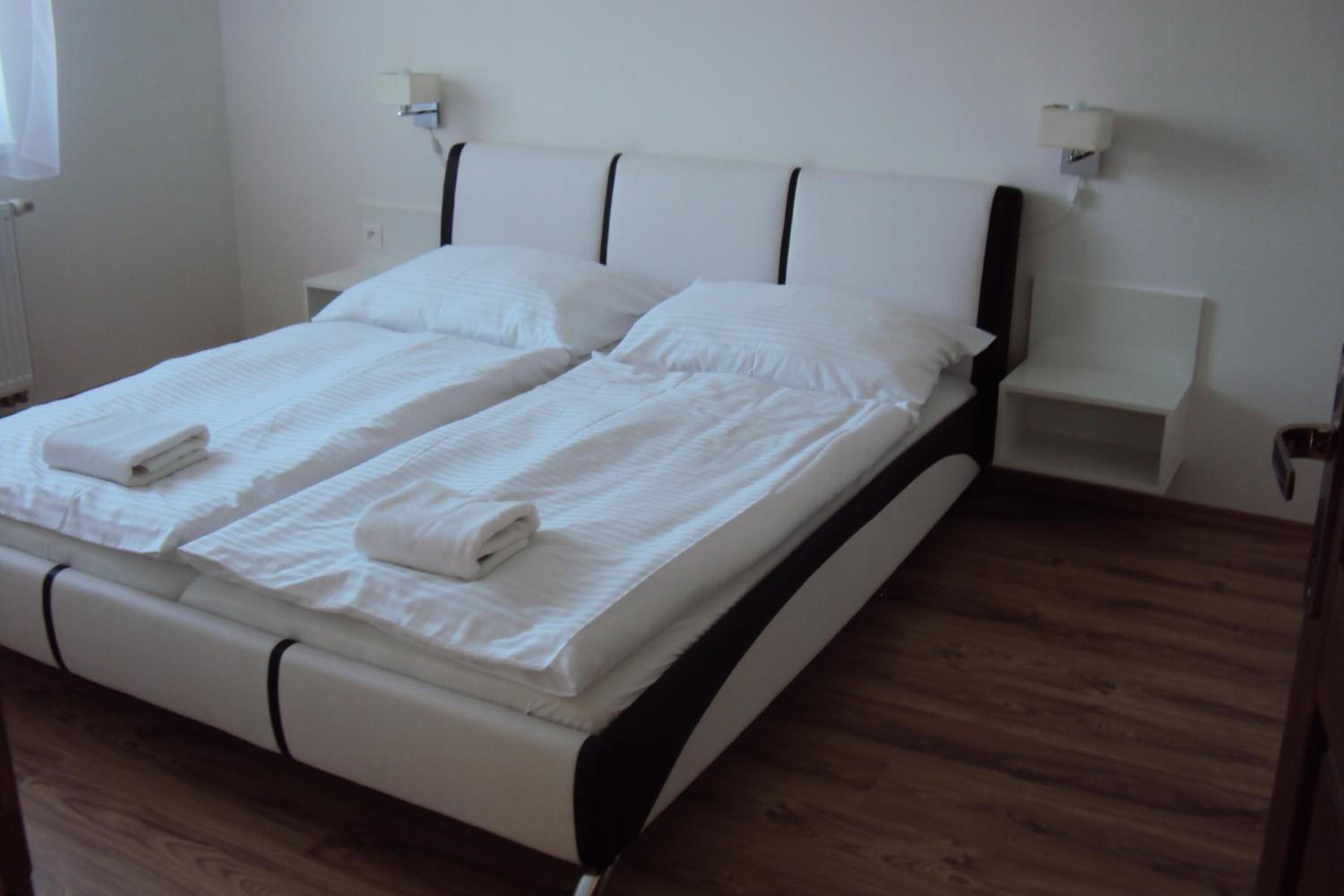 One-Bedroom Apartment - Photo 6