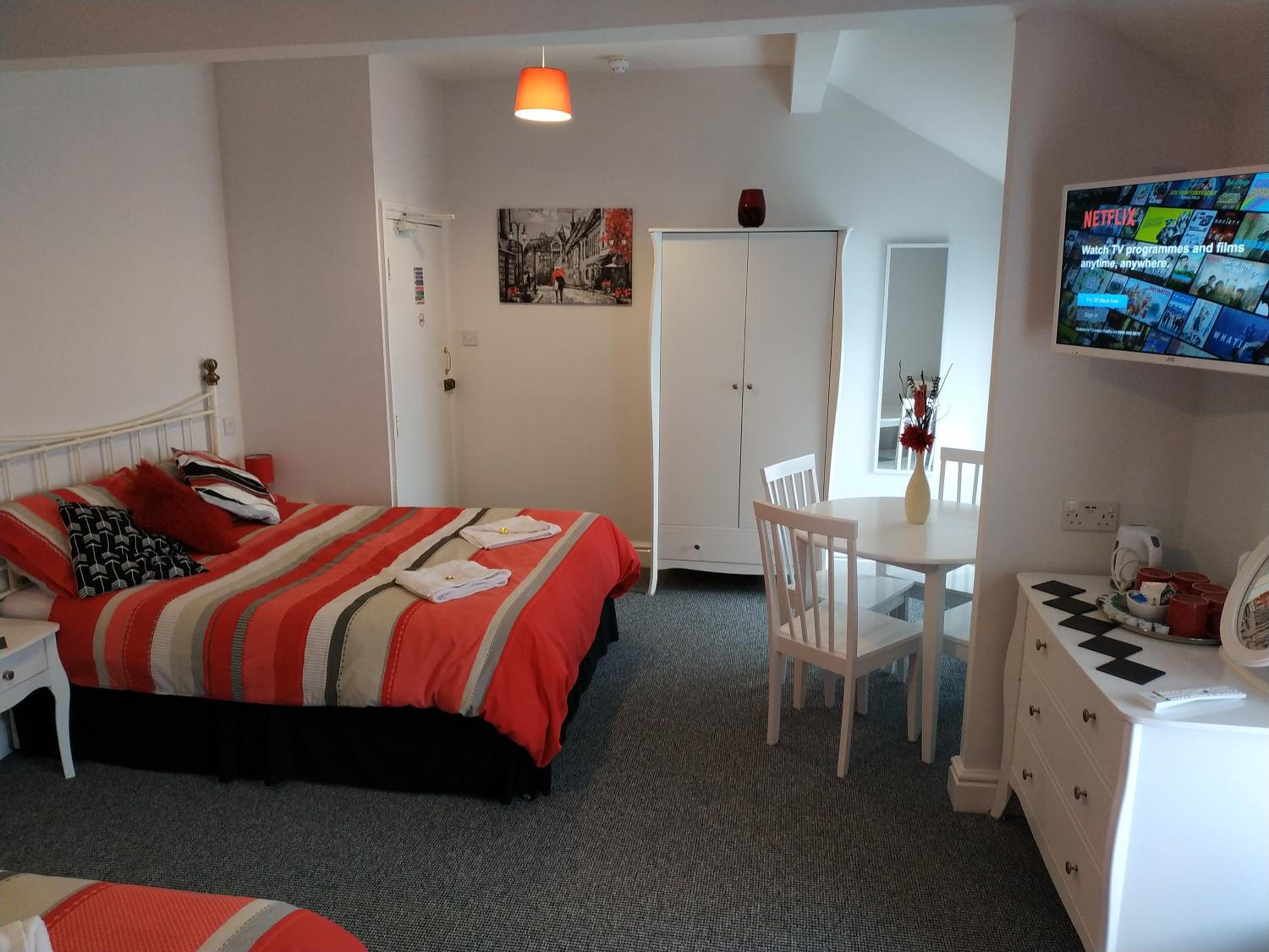 Deluxe Family Suite photo 2