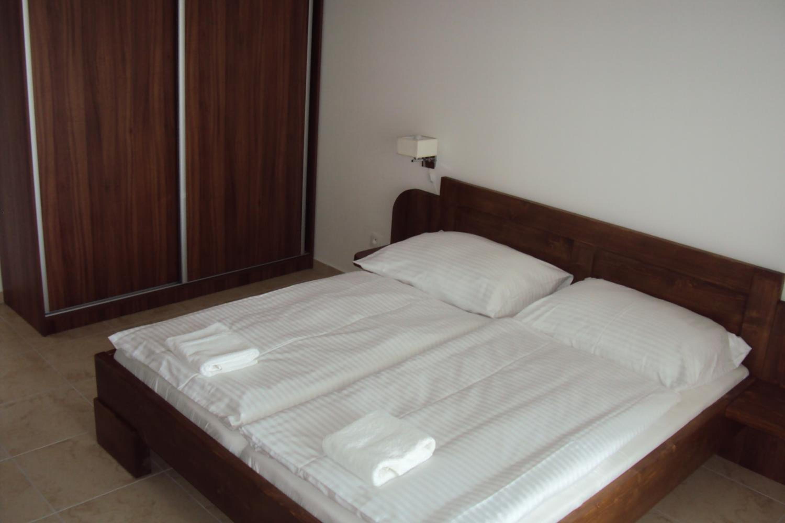 Double Room - Photo 7