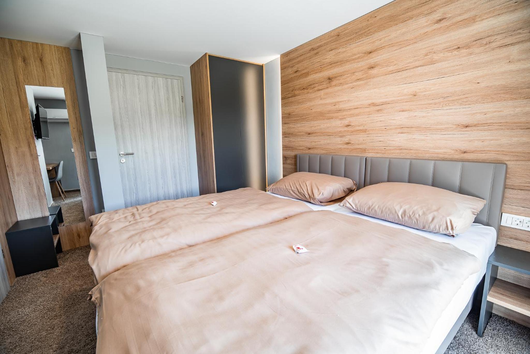 Double Room - Photo 7