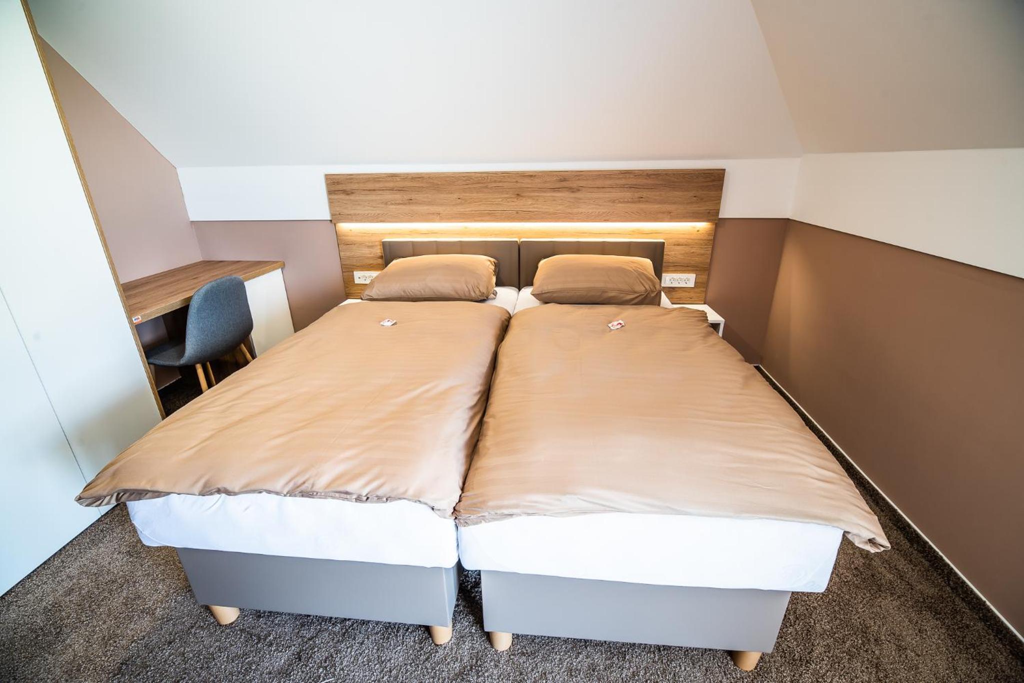 Twin Room - Photo 9
