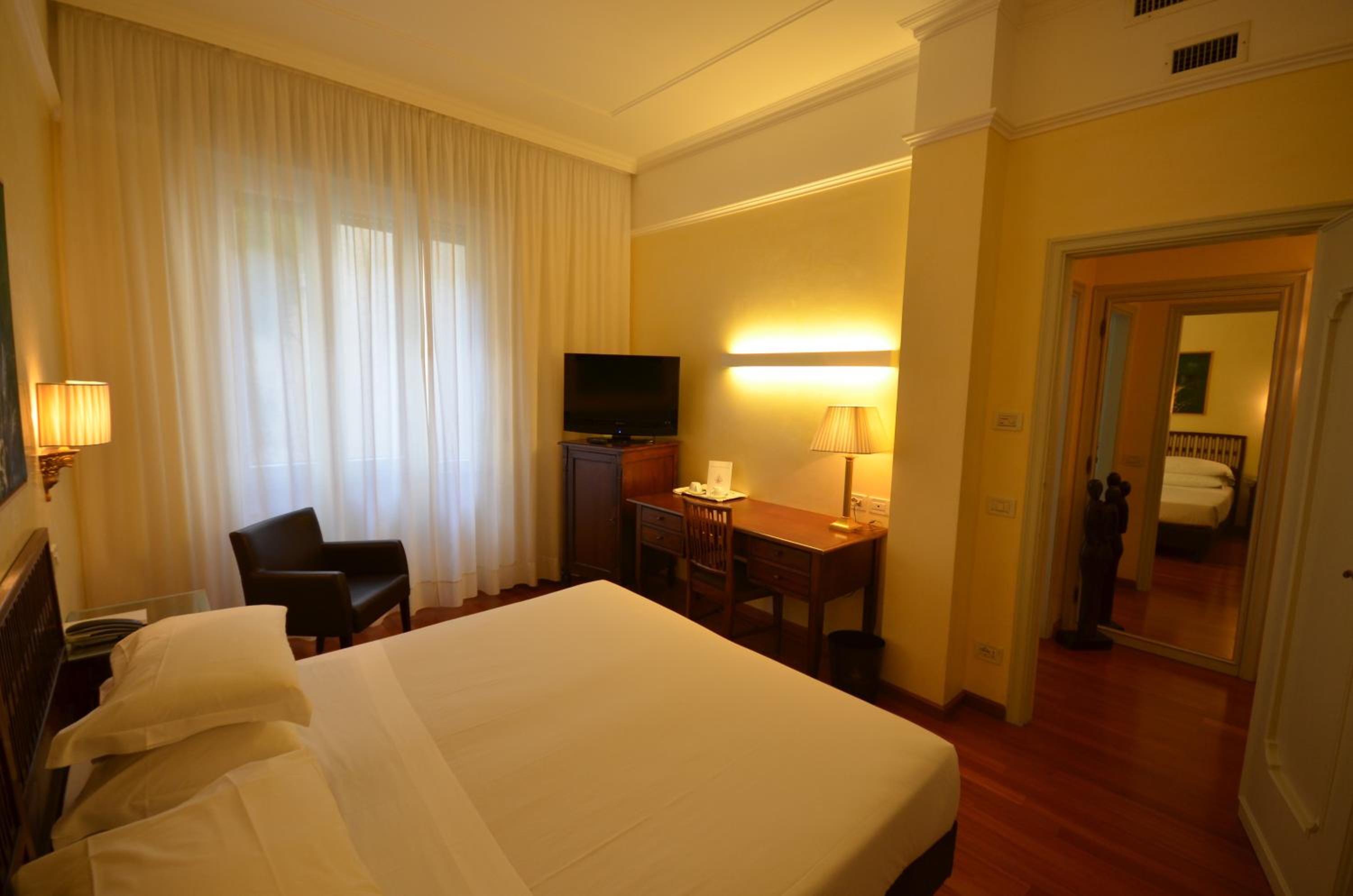 Superior Double or Twin Room - Photo 6