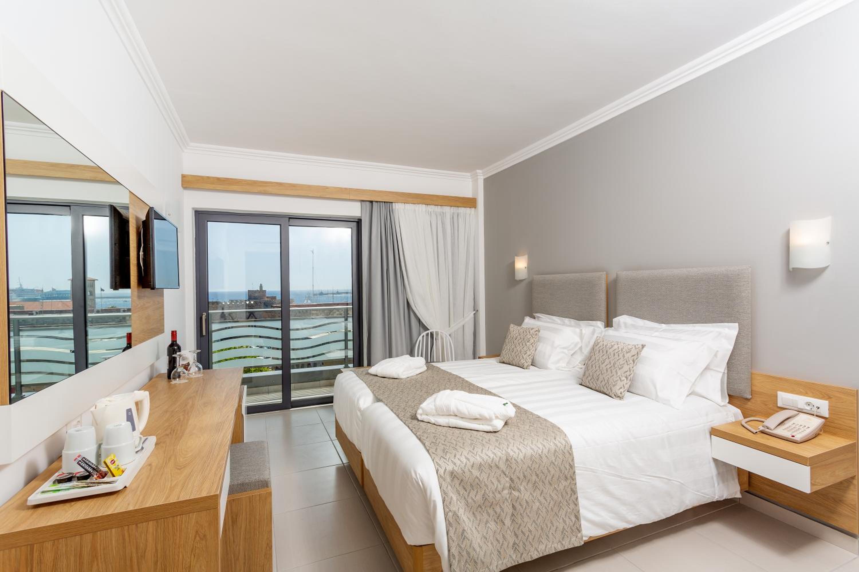 Double Room with Sea View - Photo 1
