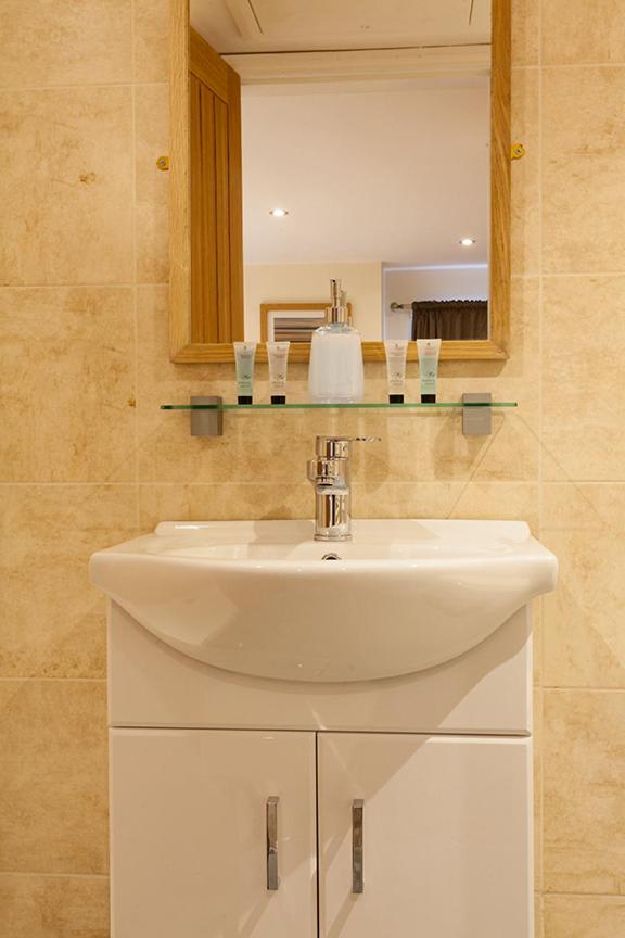 Double Room with Private Bathroom - Photo 5