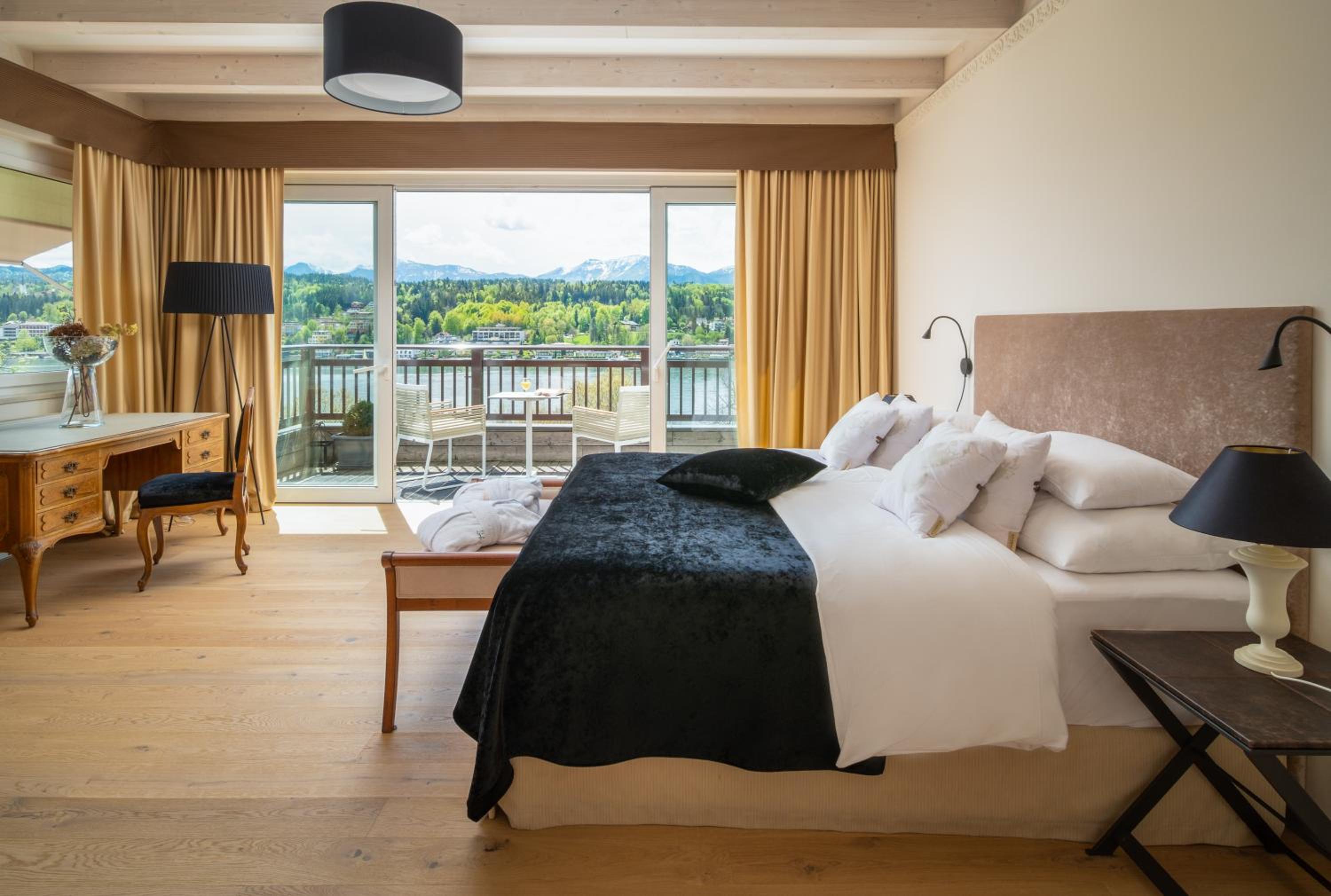 Deluxe Suite - Photo 1