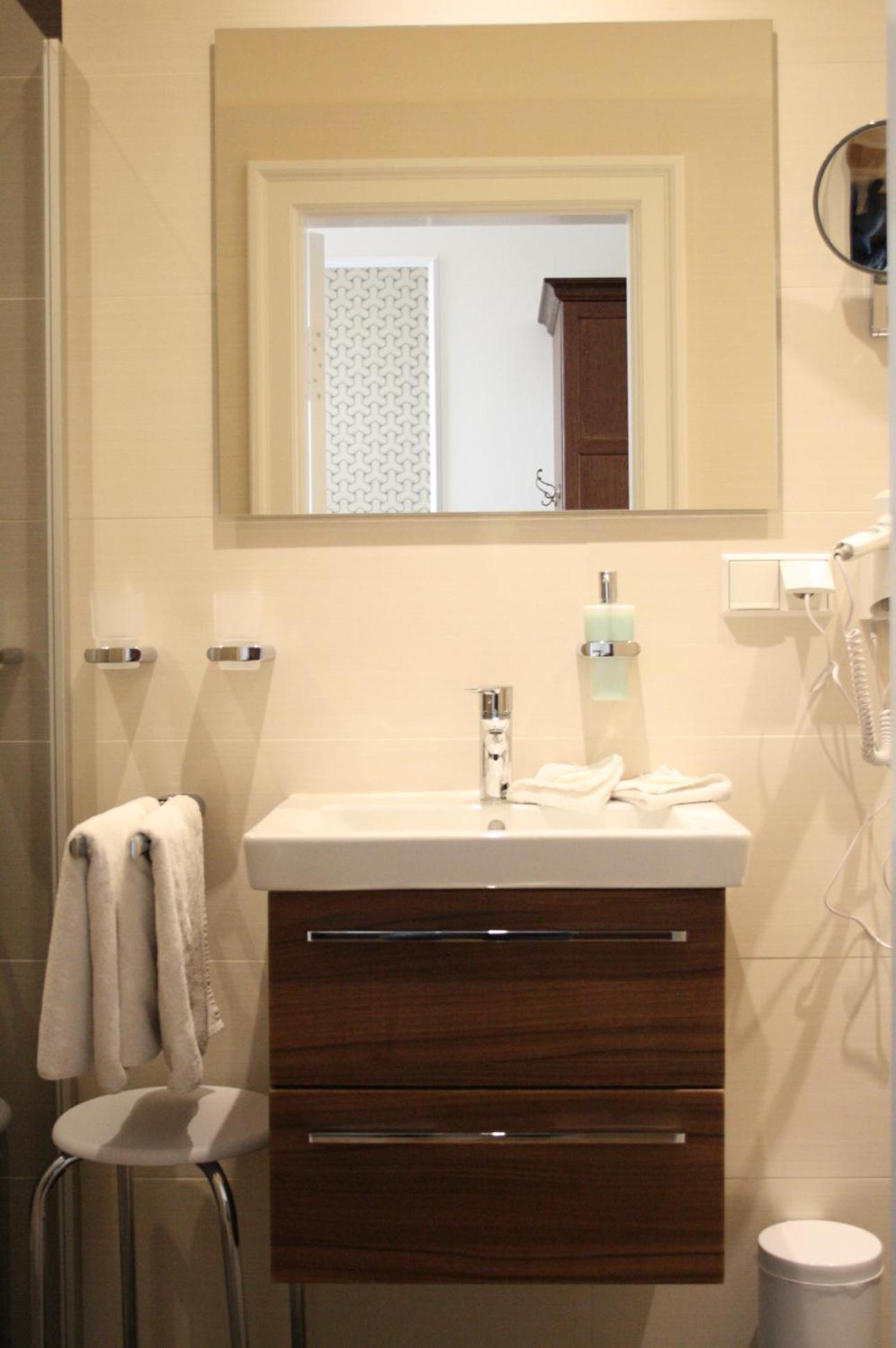 Standard Double Room - Photo 6