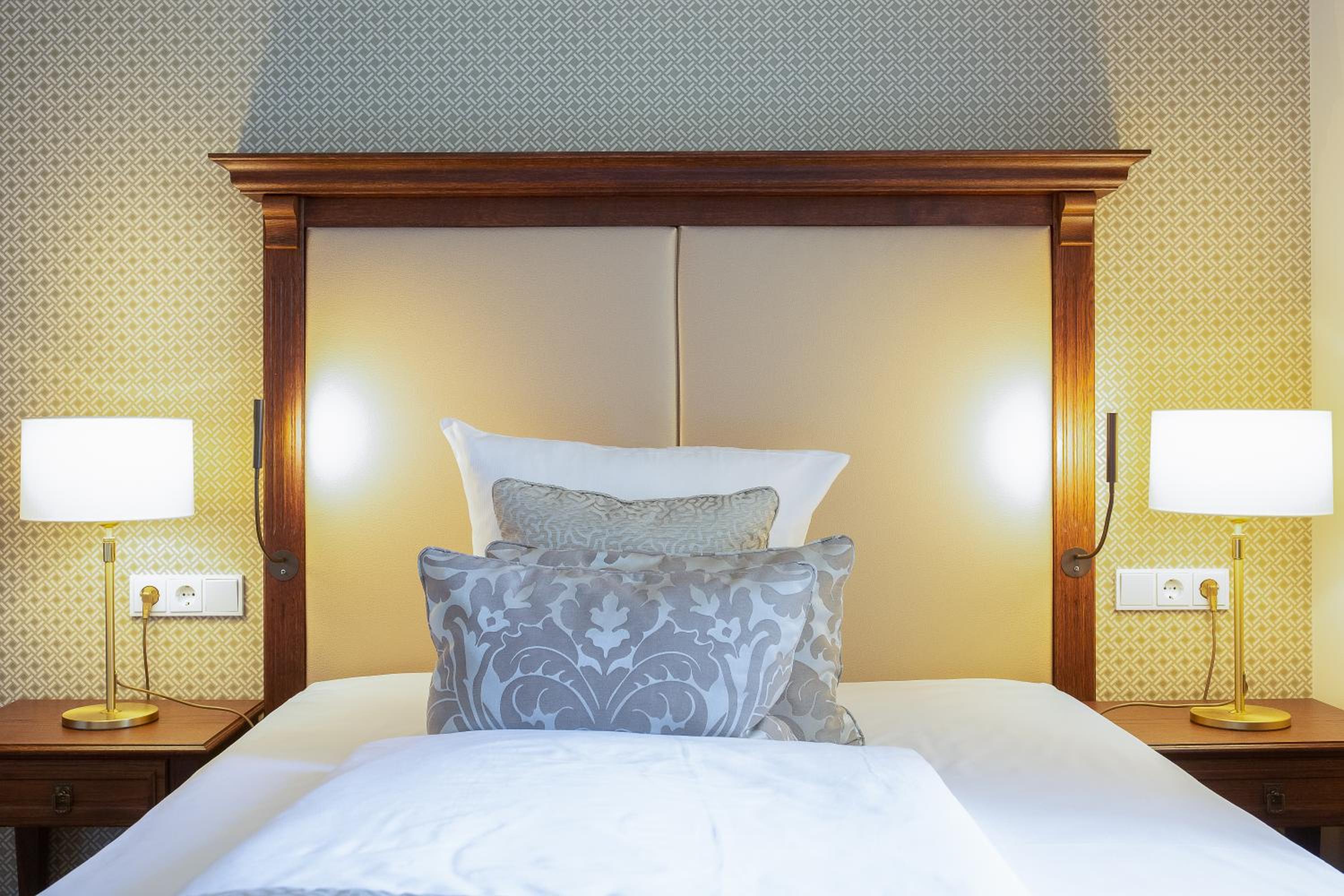 Standard Double Room - Photo 12