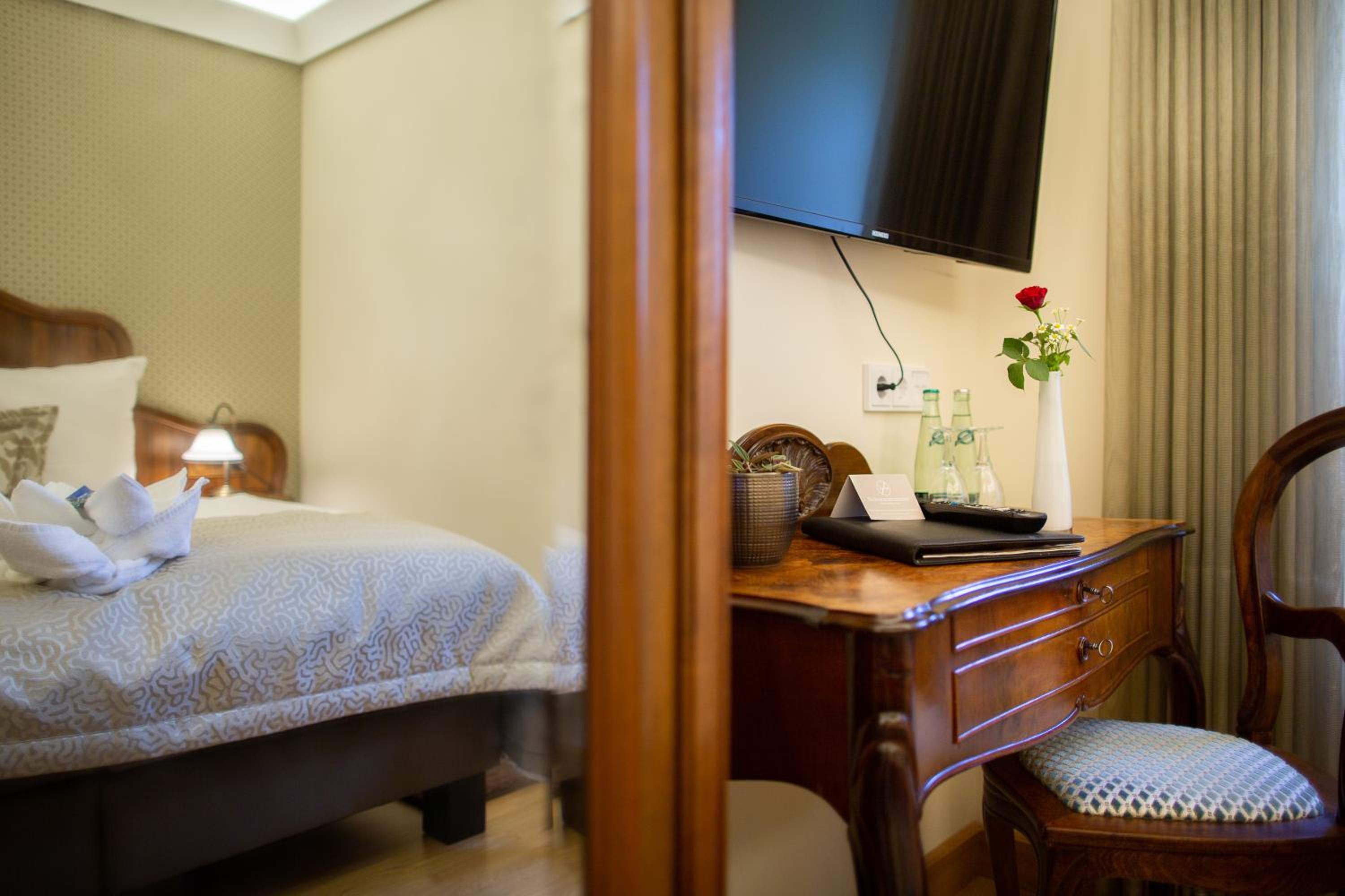 Standard Double Room - Photo 21