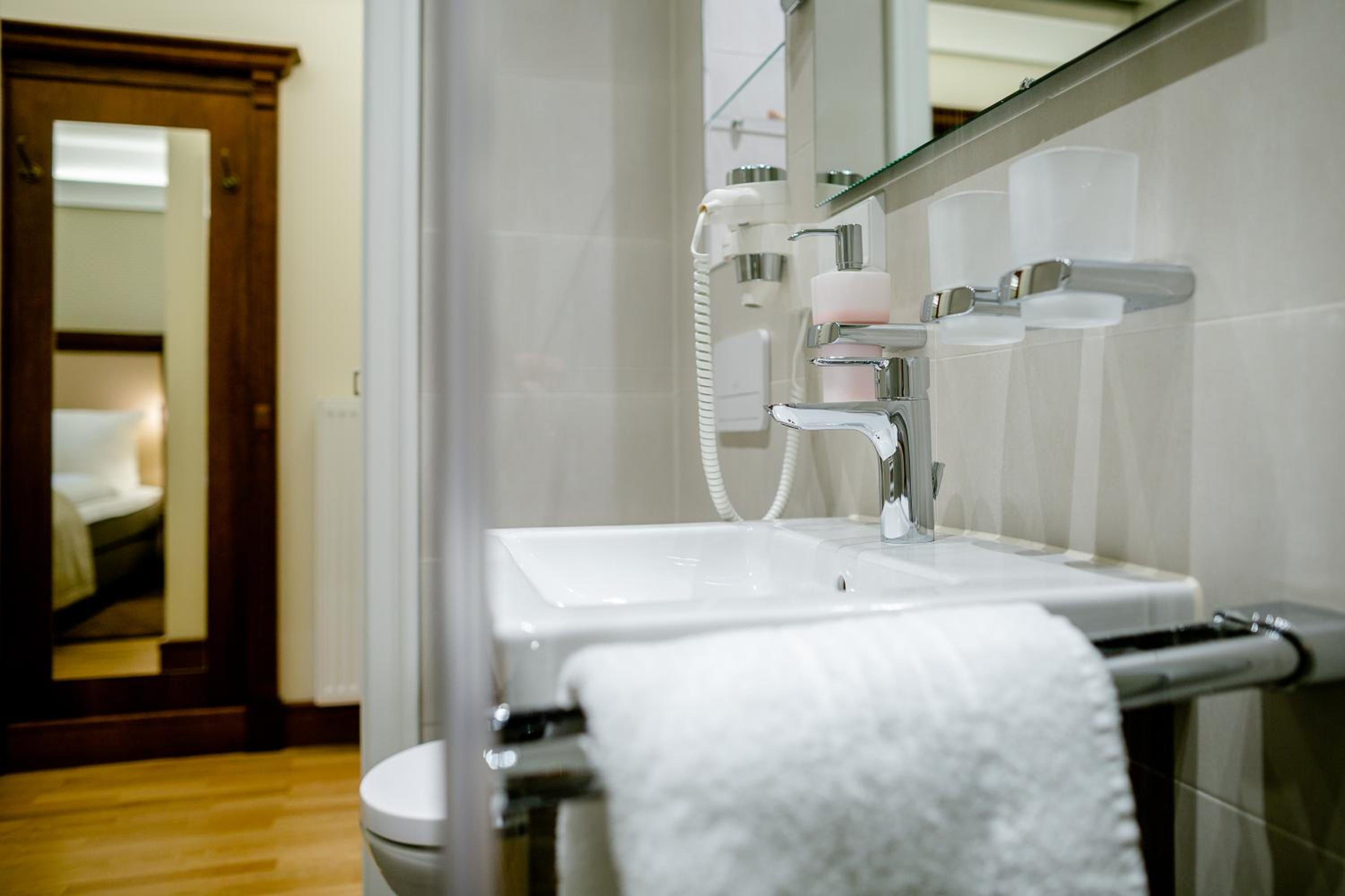 Standard Double Room - Photo 24