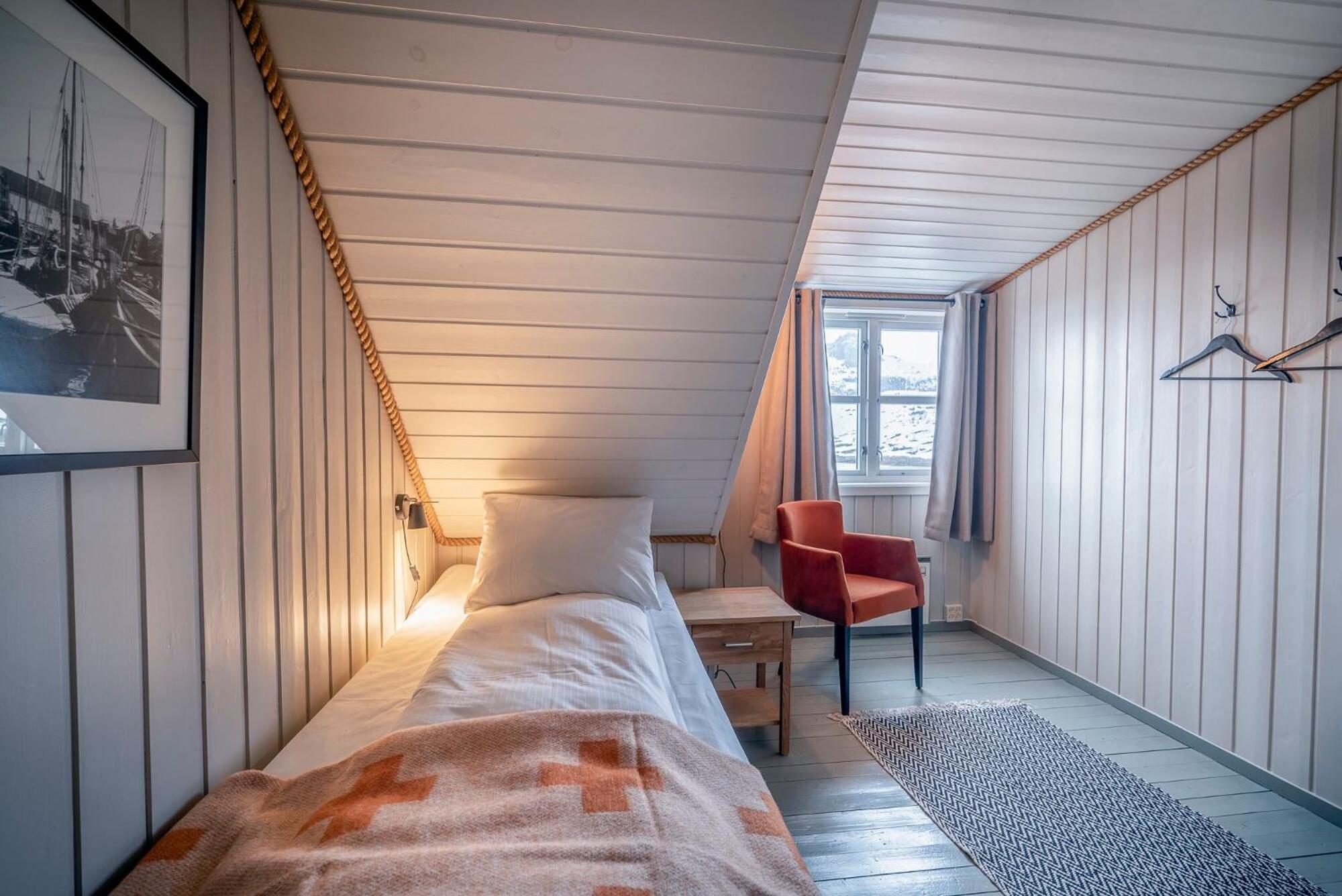 Two-Bedroom Cottage with Sea View - Photo 5
