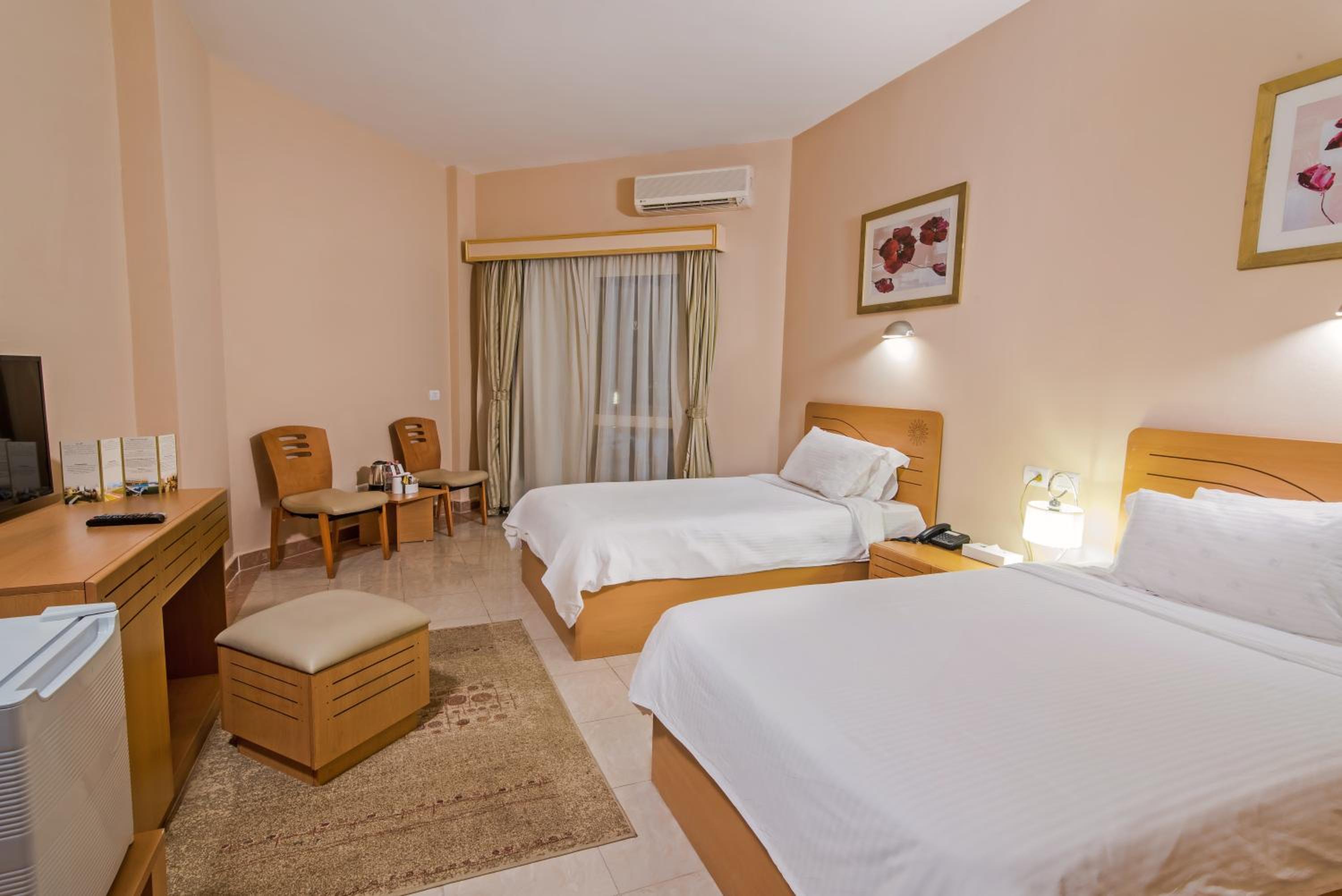 Deluxe Twin Room with Pool View photo 1